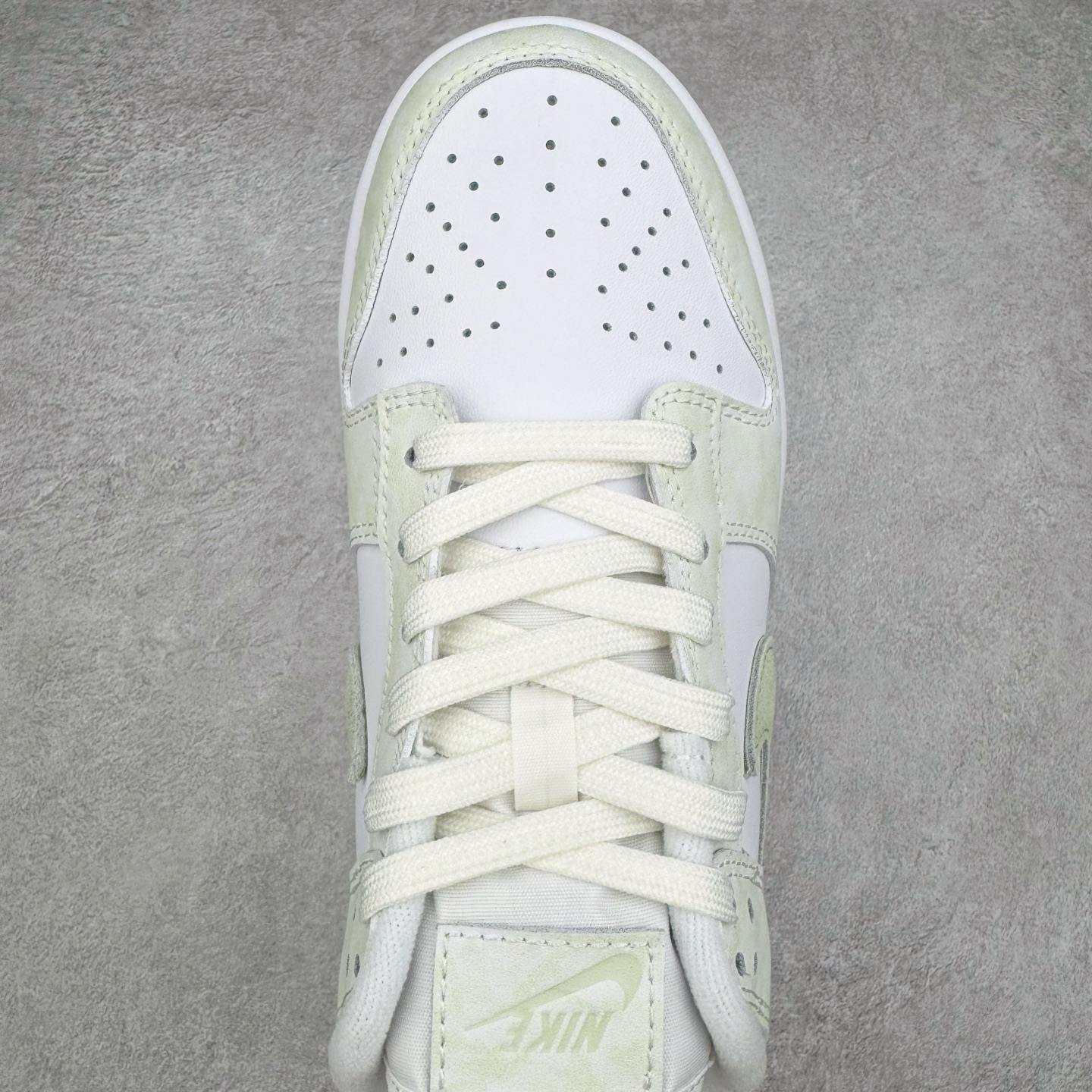 图片[4]-＃YC纯原 NK Dunk Low 翡翠绿 IB4647-131实力大厂出品 新配色陆续开发 利润个位数只为口碑 全套原纸板楦头开发 确保原汁原味 完美呈现DUNK版型 一比一鞋头弧度高度鞋身弧度 此版本只针对中端市场 皮料材质有所更替 其他数据细节工艺流程均保持一致 绝不口嗨 细节品控鞋型随意对比 独家私模官方第六代原厂航空铝磨具打磨大底 鞋头坡度极致还原 无解鞋型 原盒原配 圈内天花板工艺 原厂玻璃冲刀 超高清洁度 全鞋零毛边皮料切割 原厂中底布点胶 中底布拉帮走线遵循公司 尺码：36 36.5 37.5 38 38.5 39 40 40.5 41 42 42.5 43 44 44.5 45 46-选品中心