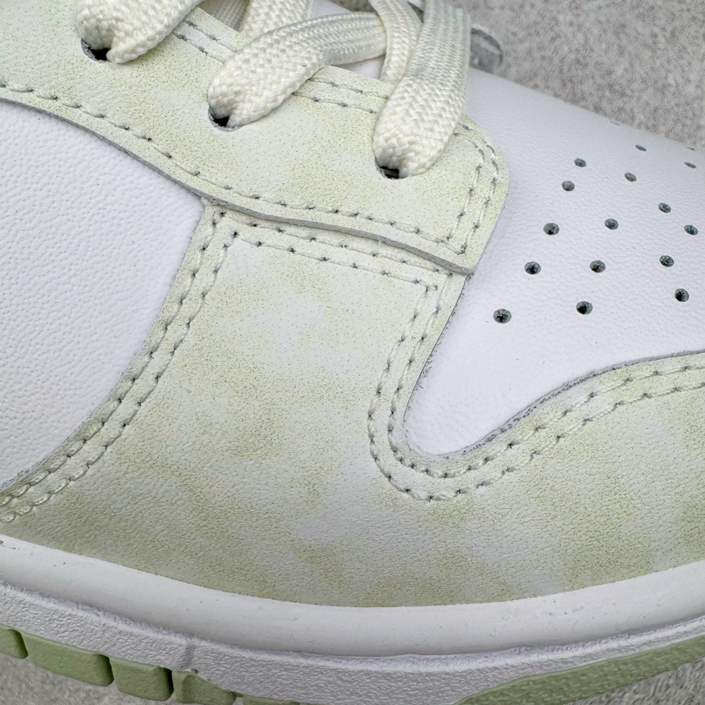 图片[17]-＃YC纯原 NK Dunk Low 翡翠绿 IB4647-131实力大厂出品 新配色陆续开发 利润个位数只为口碑 全套原纸板楦头开发 确保原汁原味 完美呈现DUNK版型 一比一鞋头弧度高度鞋身弧度 此版本只针对中端市场 皮料材质有所更替 其他数据细节工艺流程均保持一致 绝不口嗨 细节品控鞋型随意对比 独家私模官方第六代原厂航空铝磨具打磨大底 鞋头坡度极致还原 无解鞋型 原盒原配 圈内天花板工艺 原厂玻璃冲刀 超高清洁度 全鞋零毛边皮料切割 原厂中底布点胶 中底布拉帮走线遵循公司 尺码：36 36.5 37.5 38 38.5 39 40 40.5 41 42 42.5 43 44 44.5 45 46-选品中心