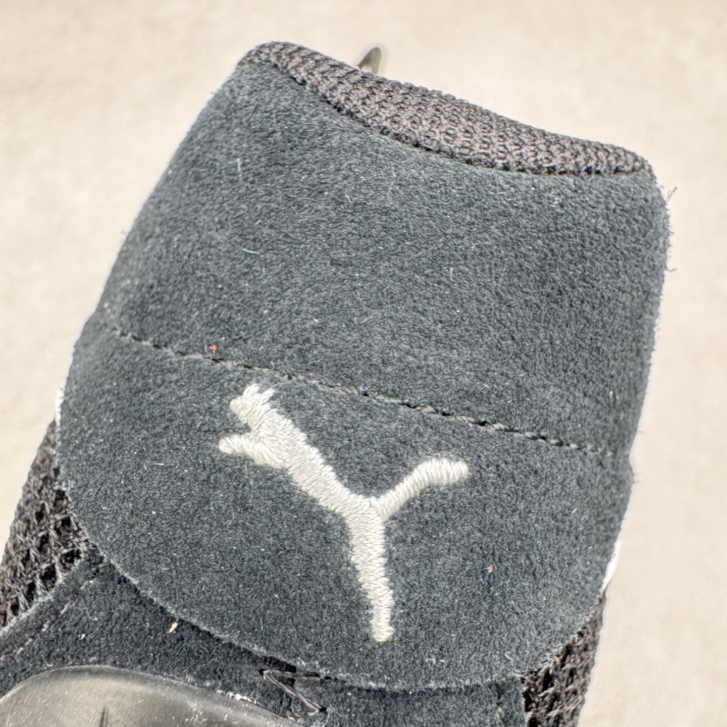 图片[16]-＃HP纯原 PUMA Speedcat Ballerina 彪马柔软舒适防滑耐磨低帮生活休闲鞋芭蕾舞鞋单鞋玛丽珍鞋 这次，PUMA决定再对Speedcat来一次创新，以芭蕾舞鞋为灵感，将芭蕾舞鞋的灵动与轻盈感与赛车鞋融为一体，带来极具个性的全新鞋款Speedcat Ballerina。Speedcat Ballerina由Speedcat去除鞋舌、鞋带以及部分鞋侧位打造而成，鞋带部分被改为如同芭蕾鞋般的交叉弹性带，PUMA的标志依旧设计于鞋侧旁，整个鞋款外观变得更加优雅。Speedcat Ballerina 还汲取了赛车鞋的抓地设计，配备经典橡胶大底。尺码：36 37 37.5 38 38.5 39 40-选品中心