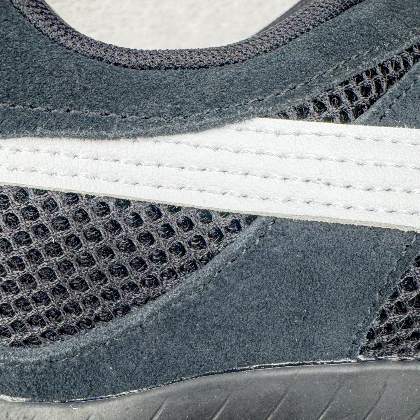 图片[17]-＃HP纯原 PUMA Speedcat Ballerina 彪马柔软舒适防滑耐磨低帮生活休闲鞋芭蕾舞鞋单鞋玛丽珍鞋 这次，PUMA决定再对Speedcat来一次创新，以芭蕾舞鞋为灵感，将芭蕾舞鞋的灵动与轻盈感与赛车鞋融为一体，带来极具个性的全新鞋款Speedcat Ballerina。Speedcat Ballerina由Speedcat去除鞋舌、鞋带以及部分鞋侧位打造而成，鞋带部分被改为如同芭蕾鞋般的交叉弹性带，PUMA的标志依旧设计于鞋侧旁，整个鞋款外观变得更加优雅。Speedcat Ballerina 还汲取了赛车鞋的抓地设计，配备经典橡胶大底。尺码：36 37 37.5 38 38.5 39 40-选品中心