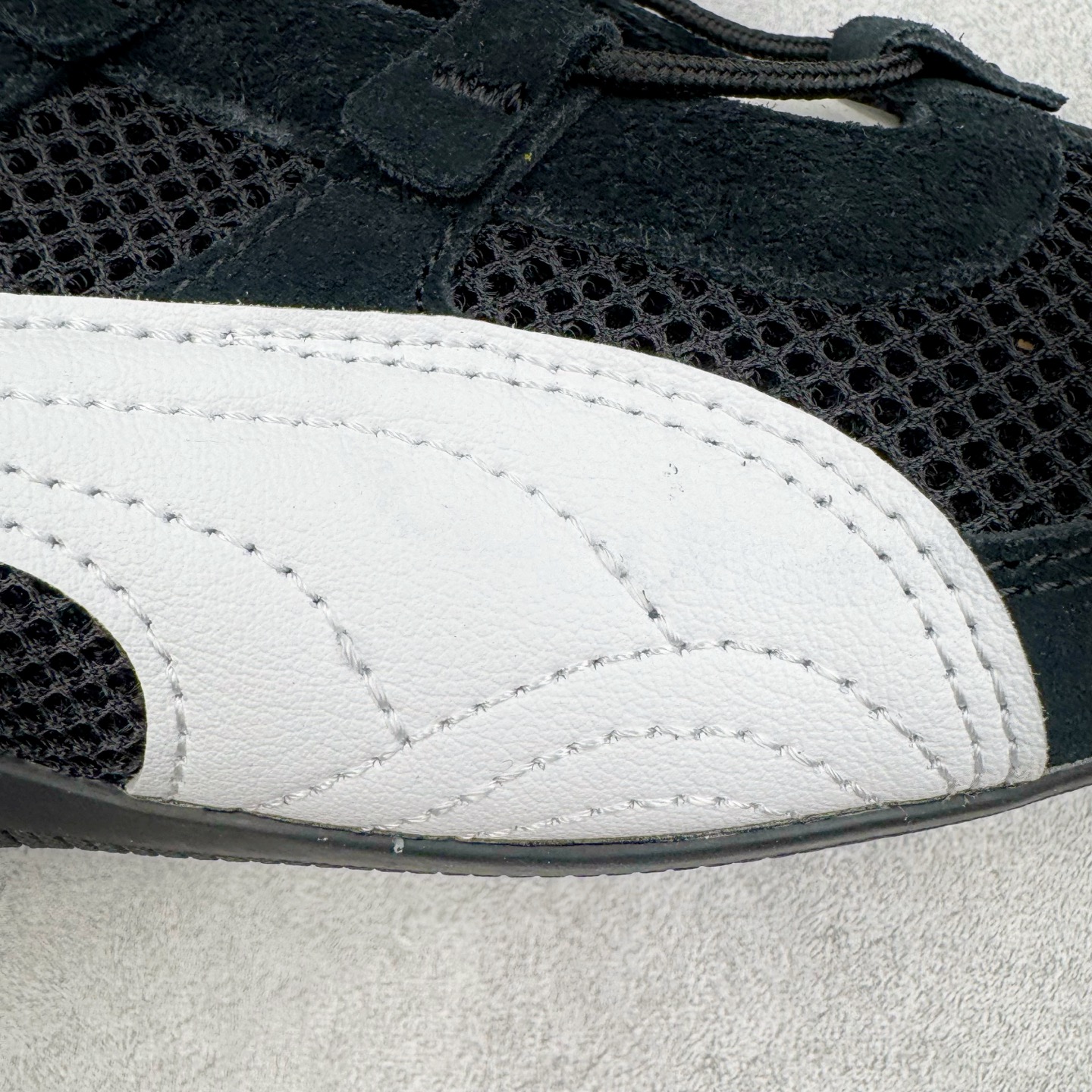 图片[18]-＃HP纯原 PUMA Speedcat Ballerina 彪马柔软舒适防滑耐磨低帮生活休闲鞋芭蕾舞鞋单鞋玛丽珍鞋 这次，PUMA决定再对Speedcat来一次创新，以芭蕾舞鞋为灵感，将芭蕾舞鞋的灵动与轻盈感与赛车鞋融为一体，带来极具个性的全新鞋款Speedcat Ballerina。Speedcat Ballerina由Speedcat去除鞋舌、鞋带以及部分鞋侧位打造而成，鞋带部分被改为如同芭蕾鞋般的交叉弹性带，PUMA的标志依旧设计于鞋侧旁，整个鞋款外观变得更加优雅。Speedcat Ballerina 还汲取了赛车鞋的抓地设计，配备经典橡胶大底。尺码：36 37 37.5 38 38.5 39 40-选品中心