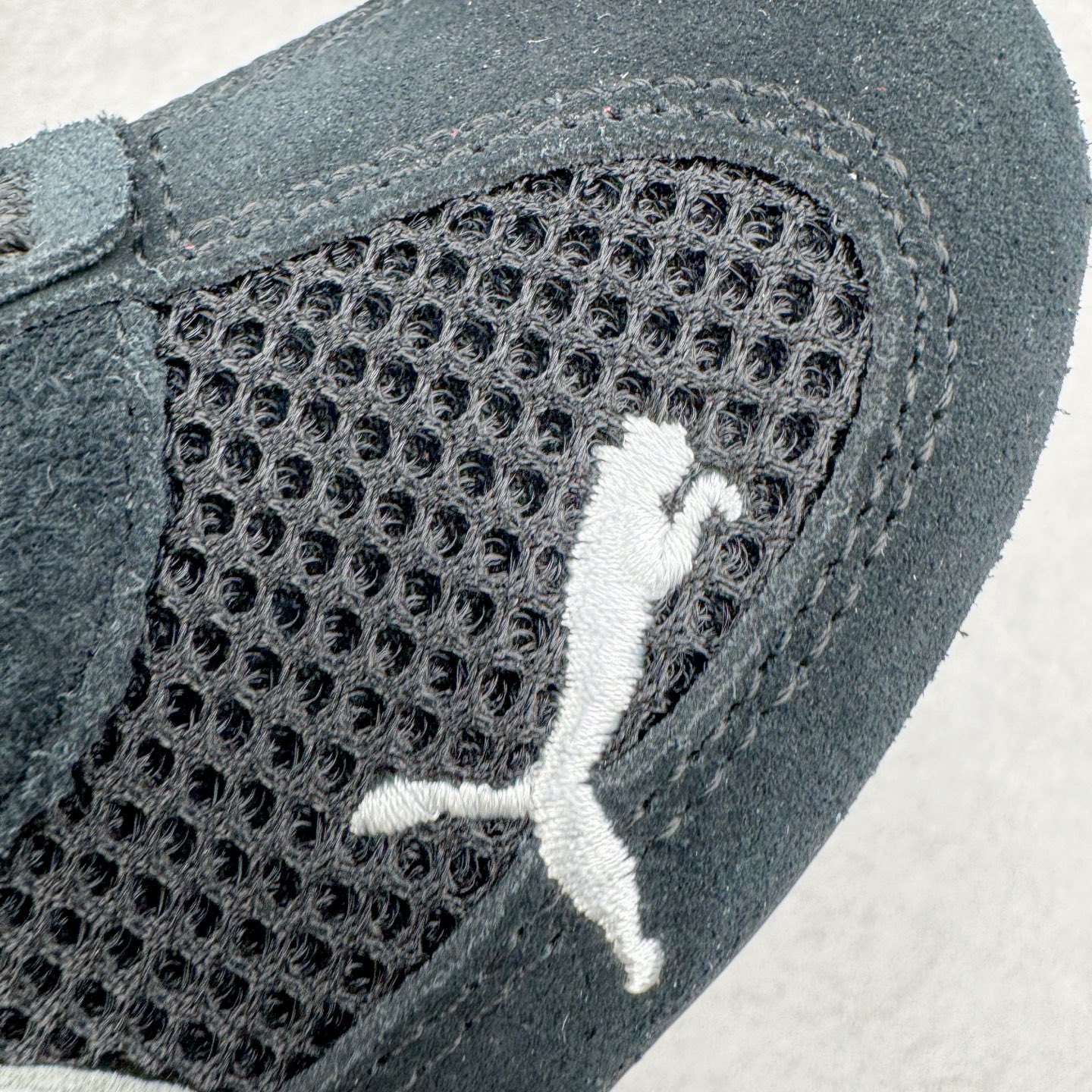 图片[14]-＃HP纯原 PUMA Speedcat Ballerina 彪马柔软舒适防滑耐磨低帮生活休闲鞋芭蕾舞鞋单鞋玛丽珍鞋 这次，PUMA决定再对Speedcat来一次创新，以芭蕾舞鞋为灵感，将芭蕾舞鞋的灵动与轻盈感与赛车鞋融为一体，带来极具个性的全新鞋款Speedcat Ballerina。Speedcat Ballerina由Speedcat去除鞋舌、鞋带以及部分鞋侧位打造而成，鞋带部分被改为如同芭蕾鞋般的交叉弹性带，PUMA的标志依旧设计于鞋侧旁，整个鞋款外观变得更加优雅。Speedcat Ballerina 还汲取了赛车鞋的抓地设计，配备经典橡胶大底。尺码：36 37 37.5 38 38.5 39 40-选品中心