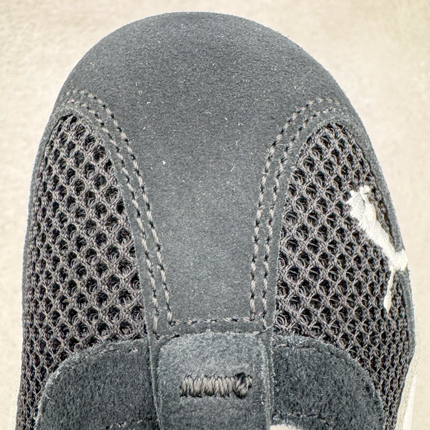 图片[15]-＃HP纯原 PUMA Speedcat Ballerina 彪马柔软舒适防滑耐磨低帮生活休闲鞋芭蕾舞鞋单鞋玛丽珍鞋 这次，PUMA决定再对Speedcat来一次创新，以芭蕾舞鞋为灵感，将芭蕾舞鞋的灵动与轻盈感与赛车鞋融为一体，带来极具个性的全新鞋款Speedcat Ballerina。Speedcat Ballerina由Speedcat去除鞋舌、鞋带以及部分鞋侧位打造而成，鞋带部分被改为如同芭蕾鞋般的交叉弹性带，PUMA的标志依旧设计于鞋侧旁，整个鞋款外观变得更加优雅。Speedcat Ballerina 还汲取了赛车鞋的抓地设计，配备经典橡胶大底。尺码：36 37 37.5 38 38.5 39 40-选品中心