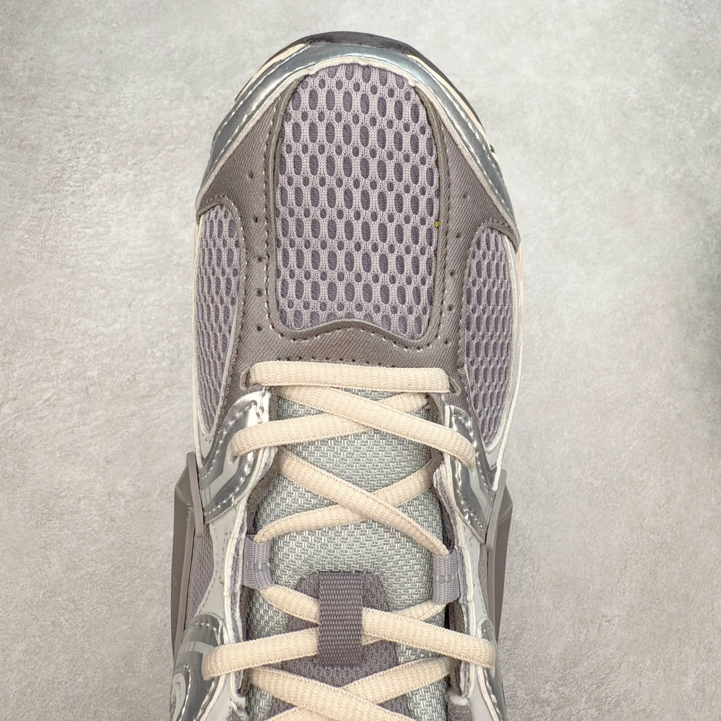 图片[4]-NK V5 RNR 舒适百搭防滑耐磨低帮跑步鞋 HJ5228-003 舒适有型适合日常穿着 该鞋款延续千禧年经典设计搭载泡绵中底 厚实而轻盈匠心细节巧搭立体耐克勾标志焕新演绎复古跑鞋 鞋款从千禧年美学汲取灵感 混搭多种材质突显层次感立体感和传统跑步风范 尺码：36 36.5 37.5 38 38.5 39 40 40.5 41 42 42.5 43 44 44.5 45-选品中心