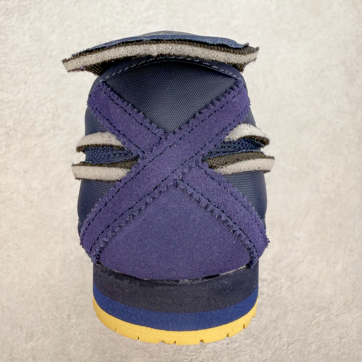 图片[8]-＃C版 Asics Onitsuka Tiger MEXICO 66 亚瑟士鬼冢虎复古经典板鞋 CNY 龙年限定 白红 市场王者选手 海外订单工厂出品 长期生产补货永不断码 超成熟稳定的做工品控 原装全套纸板楦头开发 原汁原味 完美呈现版型 私模正确鞋底咬花纹路 一比一鞋头弧度高度鞋身弧度 绝不口嗨 细节品控鞋型随意秒杀市面 原档咬花纹路私模大底 一个单元有六个三角形 总体形拼接呈现花瓣状 官方四联吊牌 原装Ortholite轻量化鞋垫 原盒原配 质保卡 说明书 钢印防尘纸 纸板中底带钢印 乳胶组合鞋垫 支持全方位的对比专柜 产品从款式颜色造型上体现出追求舒适和细节的完美 鞋类更是推崇手工制作的严谨与完美 融舒适性与可穿性的设计风格 注重细节的完美和别致魅力 既保持稳重 又不失轻松的时尚感 尺码：36 37 37.5 38 39 39.5 40 40.5 41.5 42 42.5 43.5 44 45-选品中心