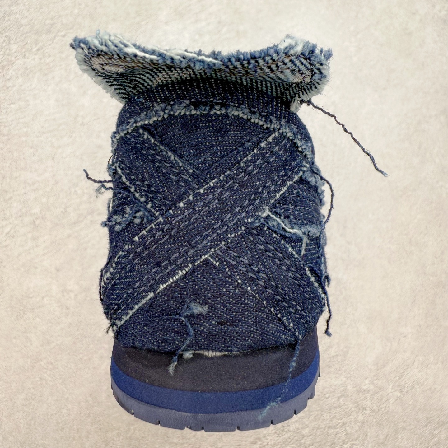 图片[8]-＃C版 Asics Onitsuka Tiger MEXICO 66 亚瑟士鬼冢虎复古经典板鞋 CNY 龙年限定 白红 市场王者选手 海外订单工厂出品 长期生产补货永不断码 超成熟稳定的做工品控 原装全套纸板楦头开发 原汁原味 完美呈现版型 私模正确鞋底咬花纹路 一比一鞋头弧度高度鞋身弧度 绝不口嗨 细节品控鞋型随意秒杀市面 原档咬花纹路私模大底 一个单元有六个三角形 总体形拼接呈现花瓣状 官方四联吊牌 原装Ortholite轻量化鞋垫 原盒原配 质保卡 说明书 钢印防尘纸 纸板中底带钢印 乳胶组合鞋垫 支持全方位的对比专柜 产品从款式颜色造型上体现出追求舒适和细节的完美 鞋类更是推崇手工制作的严谨与完美 融舒适性与可穿性的设计风格 注重细节的完美和别致魅力 既保持稳重 又不失轻松的时尚感 尺码：36 37 37.5 38 39 39.5 40 40.5 41.5 42 42.5 43.5 44 45-选品中心