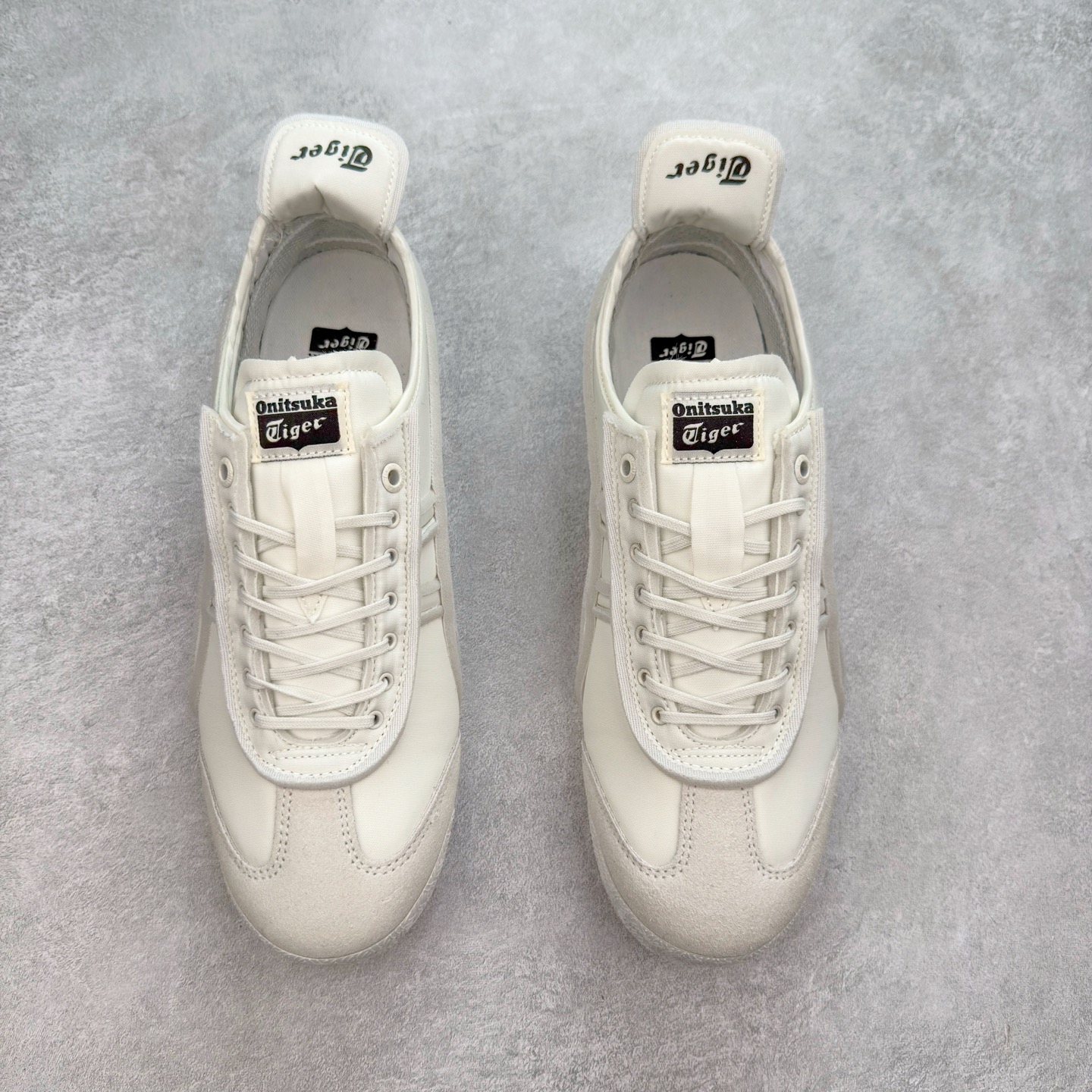 图片[2]-＃C版 Asics Onitsuka Tiger MEXICO 66 亚瑟士鬼冢虎复古经典板鞋 CNY 龙年限定 白红 市场王者选手 海外订单工厂出品 长期生产补货永不断码 超成熟稳定的做工品控 原装全套纸板楦头开发 原汁原味 完美呈现版型 私模正确鞋底咬花纹路 一比一鞋头弧度高度鞋身弧度 绝不口嗨 细节品控鞋型随意秒杀市面 原档咬花纹路私模大底 一个单元有六个三角形 总体形拼接呈现花瓣状 官方四联吊牌 原装Ortholite轻量化鞋垫 原盒原配 质保卡 说明书 钢印防尘纸 纸板中底带钢印 乳胶组合鞋垫 支持全方位的对比专柜 产品从款式颜色造型上体现出追求舒适和细节的完美 鞋类更是推崇手工制作的严谨与完美 融舒适性与可穿性的设计风格 注重细节的完美和别致魅力 既保持稳重 又不失轻松的时尚感 尺码：36 37 37.5 38 39 39.5 40 40.5 41.5 42 42.5 43.5 44 45-选品中心