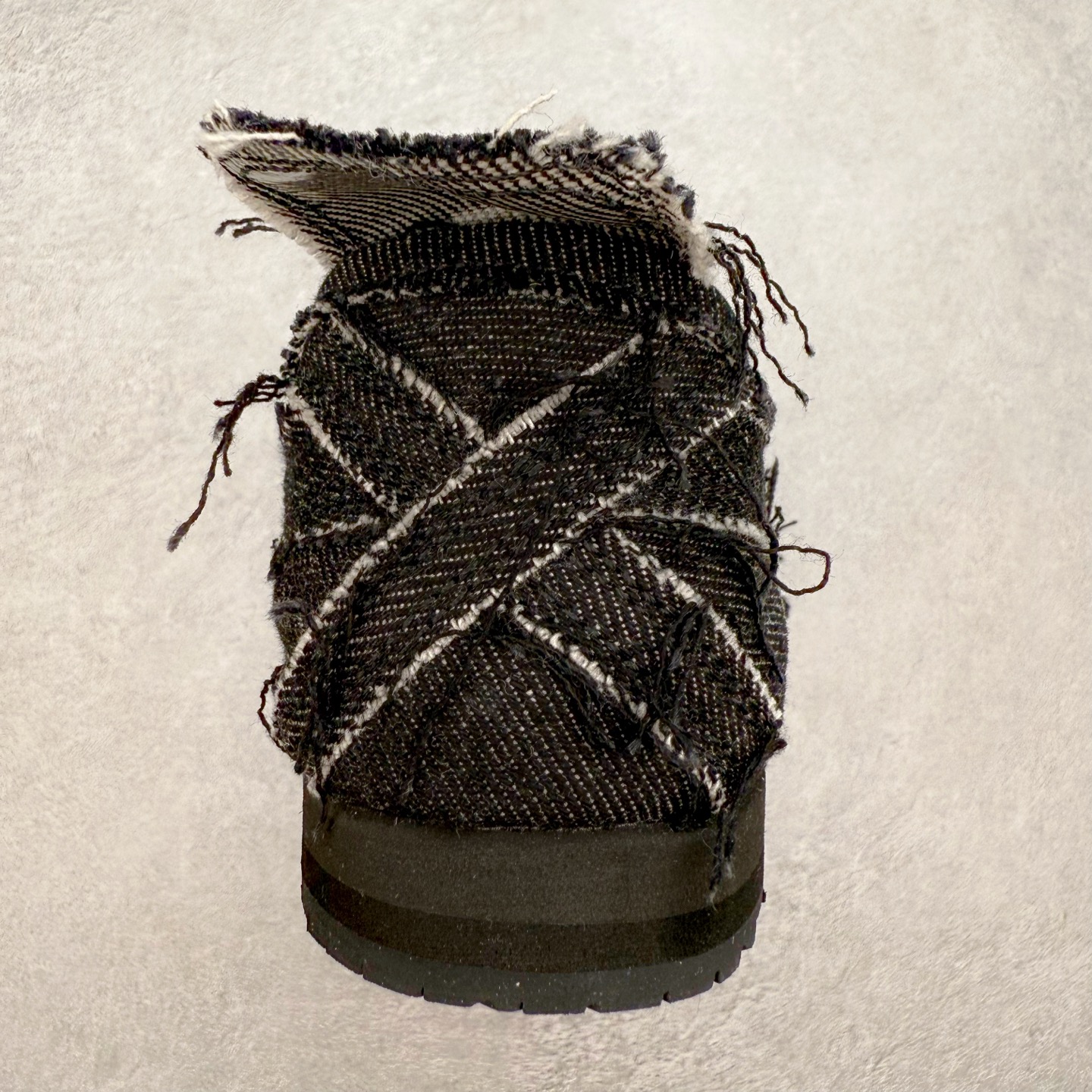 图片[8]-＃C版 Asics Onitsuka Tiger MEXICO 66 亚瑟士鬼冢虎复古经典板鞋 CNY 龙年限定 白红 市场王者选手 海外订单工厂出品 长期生产补货永不断码 超成熟稳定的做工品控 原装全套纸板楦头开发 原汁原味 完美呈现版型 私模正确鞋底咬花纹路 一比一鞋头弧度高度鞋身弧度 绝不口嗨 细节品控鞋型随意秒杀市面 原档咬花纹路私模大底 一个单元有六个三角形 总体形拼接呈现花瓣状 官方四联吊牌 原装Ortholite轻量化鞋垫 原盒原配 质保卡 说明书 钢印防尘纸 纸板中底带钢印 乳胶组合鞋垫 支持全方位的对比专柜 产品从款式颜色造型上体现出追求舒适和细节的完美 鞋类更是推崇手工制作的严谨与完美 融舒适性与可穿性的设计风格 注重细节的完美和别致魅力 既保持稳重 又不失轻松的时尚感 尺码：36 37 37.5 38 39 39.5 40 40.5 41.5 42 42.5 43.5 44 45-选品中心