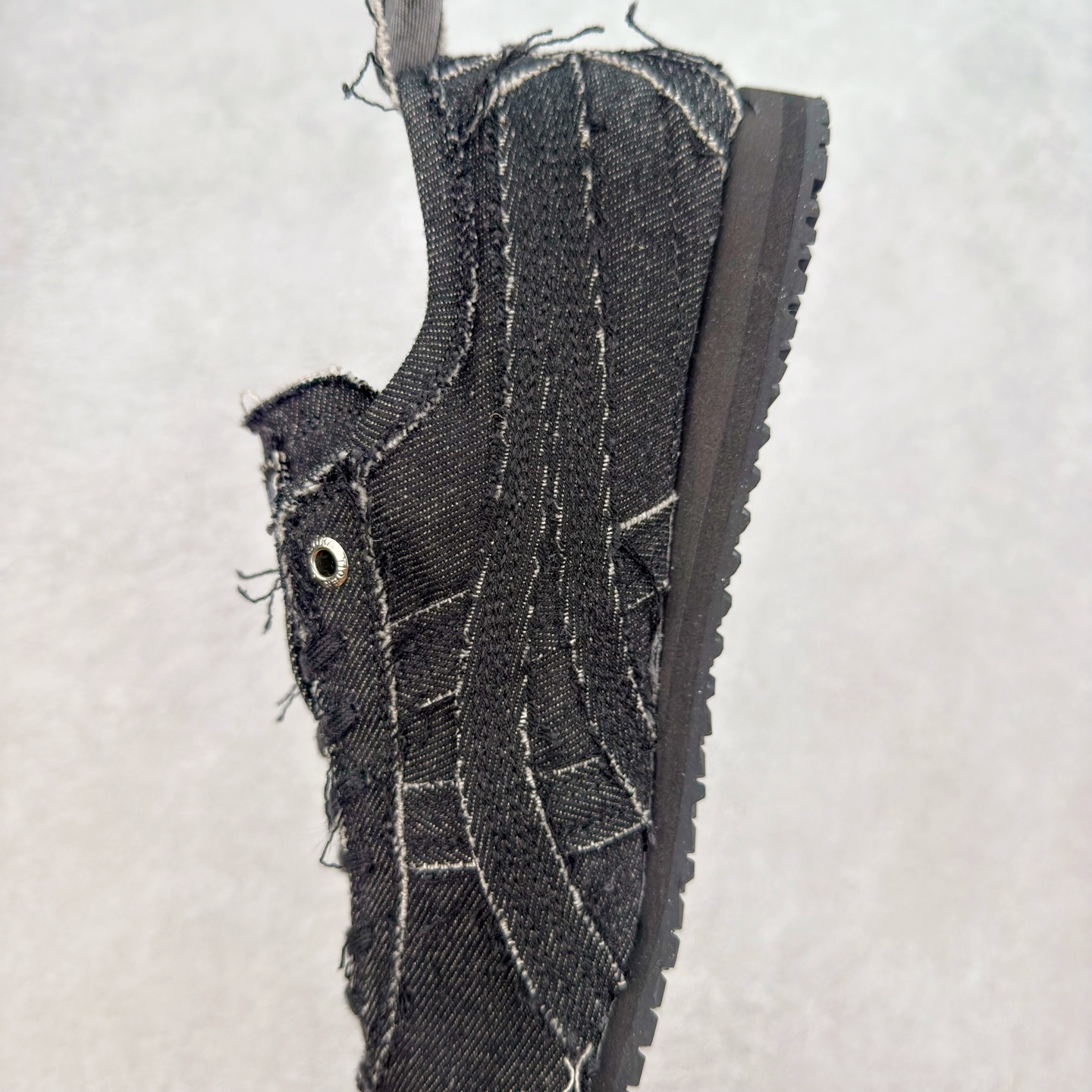 图片[7]-＃C版 Asics Onitsuka Tiger MEXICO 66 亚瑟士鬼冢虎复古经典板鞋 CNY 龙年限定 白红 市场王者选手 海外订单工厂出品 长期生产补货永不断码 超成熟稳定的做工品控 原装全套纸板楦头开发 原汁原味 完美呈现版型 私模正确鞋底咬花纹路 一比一鞋头弧度高度鞋身弧度 绝不口嗨 细节品控鞋型随意秒杀市面 原档咬花纹路私模大底 一个单元有六个三角形 总体形拼接呈现花瓣状 官方四联吊牌 原装Ortholite轻量化鞋垫 原盒原配 质保卡 说明书 钢印防尘纸 纸板中底带钢印 乳胶组合鞋垫 支持全方位的对比专柜 产品从款式颜色造型上体现出追求舒适和细节的完美 鞋类更是推崇手工制作的严谨与完美 融舒适性与可穿性的设计风格 注重细节的完美和别致魅力 既保持稳重 又不失轻松的时尚感 尺码：36 37 37.5 38 39 39.5 40 40.5 41.5 42 42.5 43.5 44 45-选品中心