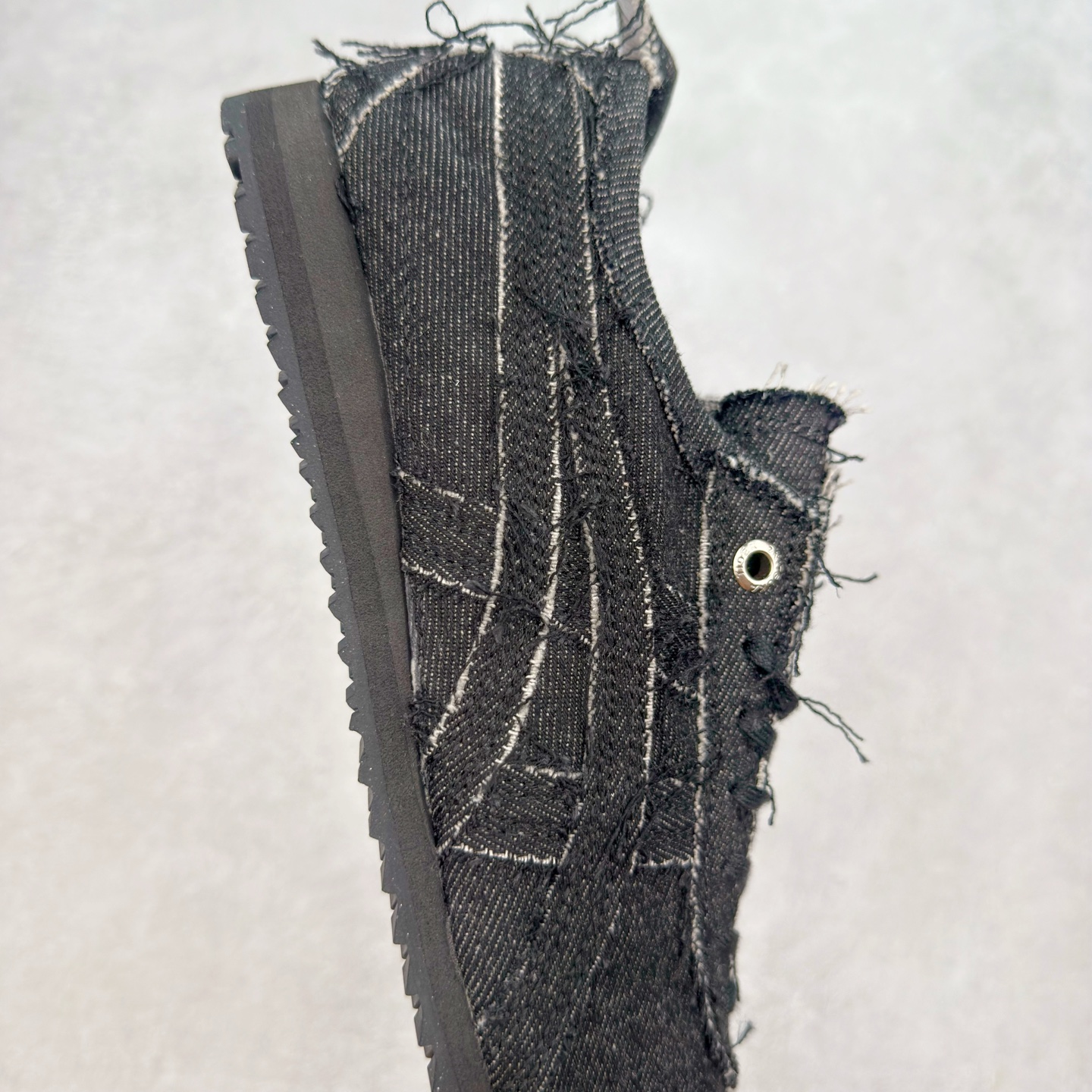 图片[6]-＃C版 Asics Onitsuka Tiger MEXICO 66 亚瑟士鬼冢虎复古经典板鞋 CNY 龙年限定 白红 市场王者选手 海外订单工厂出品 长期生产补货永不断码 超成熟稳定的做工品控 原装全套纸板楦头开发 原汁原味 完美呈现版型 私模正确鞋底咬花纹路 一比一鞋头弧度高度鞋身弧度 绝不口嗨 细节品控鞋型随意秒杀市面 原档咬花纹路私模大底 一个单元有六个三角形 总体形拼接呈现花瓣状 官方四联吊牌 原装Ortholite轻量化鞋垫 原盒原配 质保卡 说明书 钢印防尘纸 纸板中底带钢印 乳胶组合鞋垫 支持全方位的对比专柜 产品从款式颜色造型上体现出追求舒适和细节的完美 鞋类更是推崇手工制作的严谨与完美 融舒适性与可穿性的设计风格 注重细节的完美和别致魅力 既保持稳重 又不失轻松的时尚感 尺码：36 37 37.5 38 39 39.5 40 40.5 41.5 42 42.5 43.5 44 45-选品中心