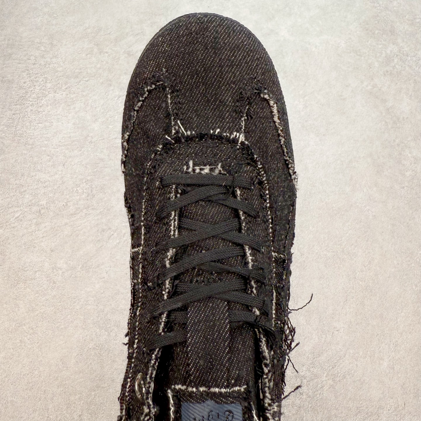 图片[4]-＃C版 Asics Onitsuka Tiger MEXICO 66 亚瑟士鬼冢虎复古经典板鞋 CNY 龙年限定 白红 市场王者选手 海外订单工厂出品 长期生产补货永不断码 超成熟稳定的做工品控 原装全套纸板楦头开发 原汁原味 完美呈现版型 私模正确鞋底咬花纹路 一比一鞋头弧度高度鞋身弧度 绝不口嗨 细节品控鞋型随意秒杀市面 原档咬花纹路私模大底 一个单元有六个三角形 总体形拼接呈现花瓣状 官方四联吊牌 原装Ortholite轻量化鞋垫 原盒原配 质保卡 说明书 钢印防尘纸 纸板中底带钢印 乳胶组合鞋垫 支持全方位的对比专柜 产品从款式颜色造型上体现出追求舒适和细节的完美 鞋类更是推崇手工制作的严谨与完美 融舒适性与可穿性的设计风格 注重细节的完美和别致魅力 既保持稳重 又不失轻松的时尚感 尺码：36 37 37.5 38 39 39.5 40 40.5 41.5 42 42.5 43.5 44 45-选品中心