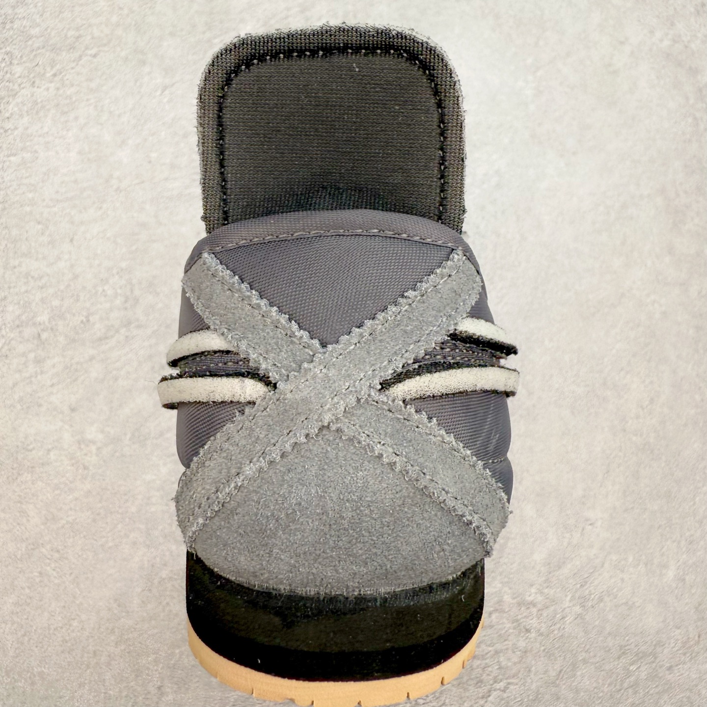 图片[8]-＃C版 Asics Onitsuka Tiger MEXICO 66 亚瑟士鬼冢虎复古经典板鞋 CNY 龙年限定 白红 市场王者选手 海外订单工厂出品 长期生产补货永不断码 超成熟稳定的做工品控 原装全套纸板楦头开发 原汁原味 完美呈现版型 私模正确鞋底咬花纹路 一比一鞋头弧度高度鞋身弧度 绝不口嗨 细节品控鞋型随意秒杀市面 原档咬花纹路私模大底 一个单元有六个三角形 总体形拼接呈现花瓣状 官方四联吊牌 原装Ortholite轻量化鞋垫 原盒原配 质保卡 说明书 钢印防尘纸 纸板中底带钢印 乳胶组合鞋垫 支持全方位的对比专柜 产品从款式颜色造型上体现出追求舒适和细节的完美 鞋类更是推崇手工制作的严谨与完美 融舒适性与可穿性的设计风格 注重细节的完美和别致魅力 既保持稳重 又不失轻松的时尚感 尺码：36 37 37.5 38 39 39.5 40 40.5 41.5 42 42.5 43.5 44 45-选品中心