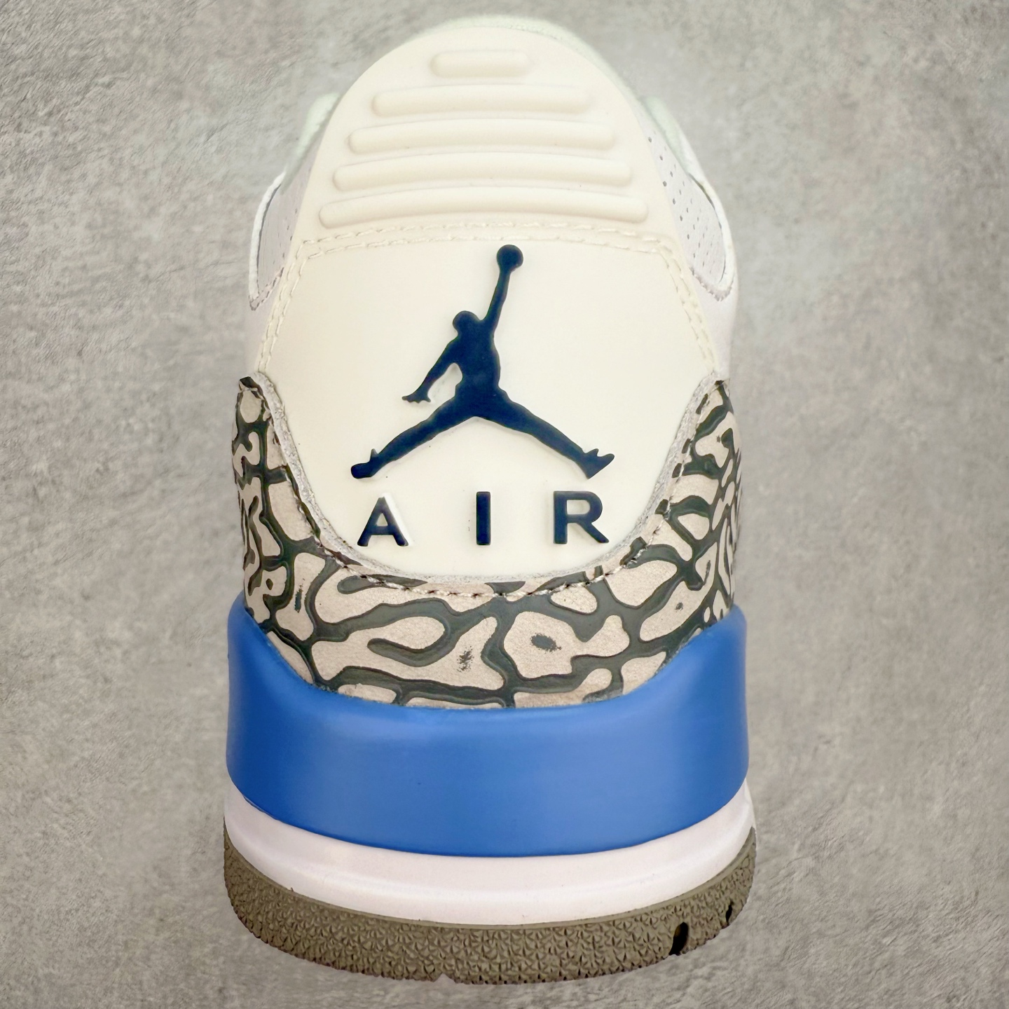 图片[8]-＃FQ福利特价 Air Jordan AJ3 系列 口碑大厂出品 原纸板楦头开发 定制优质皮料 完美鞋型匹配公司货 正确TPU鞋舌锁扣 最新原厂底模 大底卡色咬花完美 鞋柜必备鞋款 终端现货供应 尺码：40 40.5 41 42 42.5 43 44 44.5 45 46-选品中心