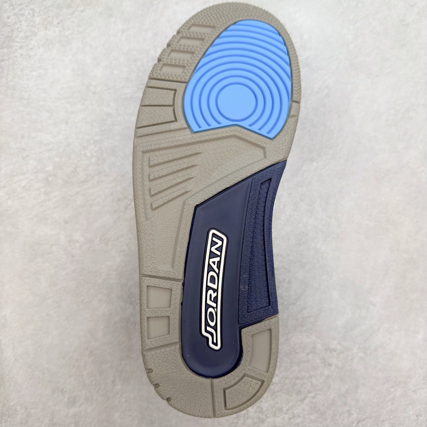 图片[9]-＃FQ福利特价 Air Jordan AJ3 系列 口碑大厂出品 原纸板楦头开发 定制优质皮料 完美鞋型匹配公司货 正确TPU鞋舌锁扣 最新原厂底模 大底卡色咬花完美 鞋柜必备鞋款 终端现货供应 尺码：40 40.5 41 42 42.5 43 44 44.5 45 46-选品中心