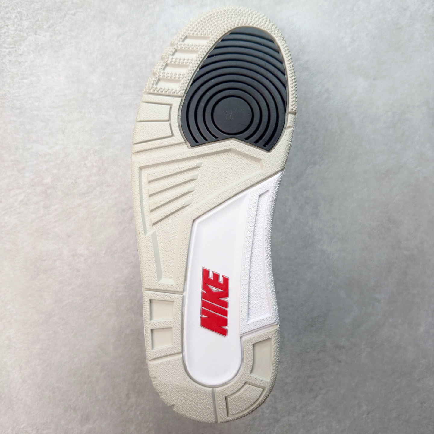 图片[9]-＃FQ福利特价 Air Jordan AJ3 系列 口碑大厂出品 原纸板楦头开发 定制优质皮料 完美鞋型匹配公司货 正确TPU鞋舌锁扣 最新原厂底模 大底卡色咬花完美 鞋柜必备鞋款 终端现货供应 尺码：40 40.5 41 42 42.5 43 44 44.5 45 46-选品中心