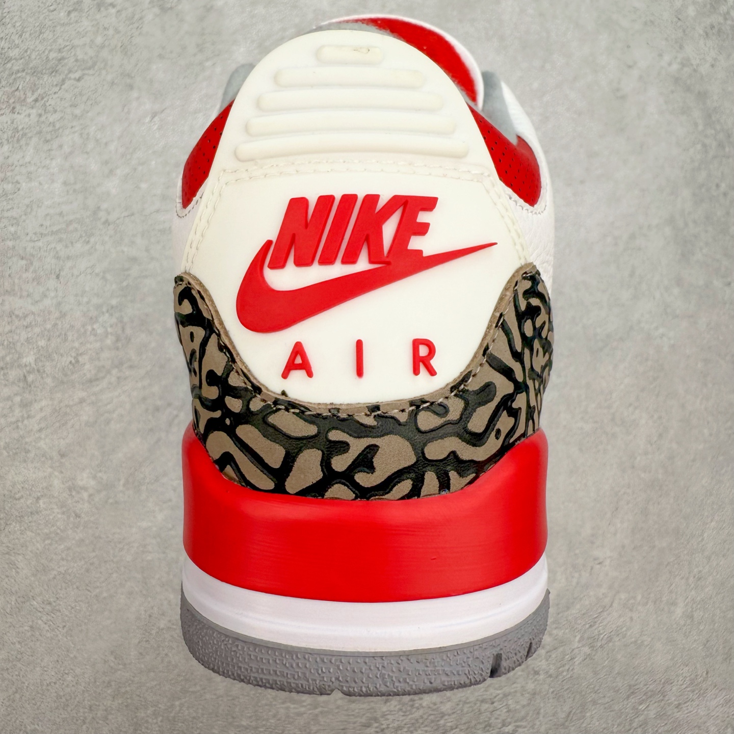 图片[8]-＃FQ福利特价 Air Jordan AJ3 系列 口碑大厂出品 原纸板楦头开发 定制优质皮料 完美鞋型匹配公司货 正确TPU鞋舌锁扣 最新原厂底模 大底卡色咬花完美 鞋柜必备鞋款 终端现货供应 尺码：40 40.5 41 42 42.5 43 44 44.5 45 46-选品中心