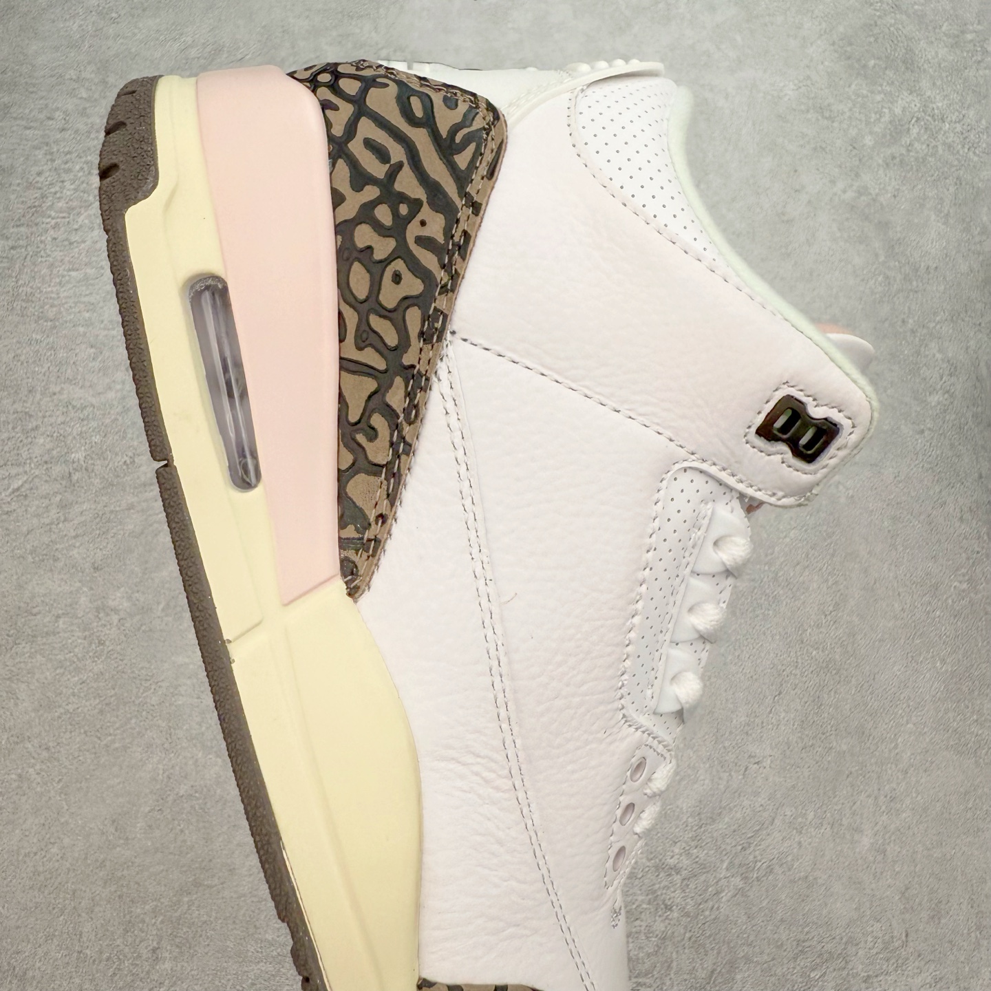 图片[6]-＃FQ福利特价 Air Jordan AJ3 系列 口碑大厂出品 原纸板楦头开发 定制优质皮料 完美鞋型匹配公司货 正确TPU鞋舌锁扣 最新原厂底模 大底卡色咬花完美 鞋柜必备鞋款 终端现货供应 尺码：40 40.5 41 42 42.5 43 44 44.5 45 46-选品中心