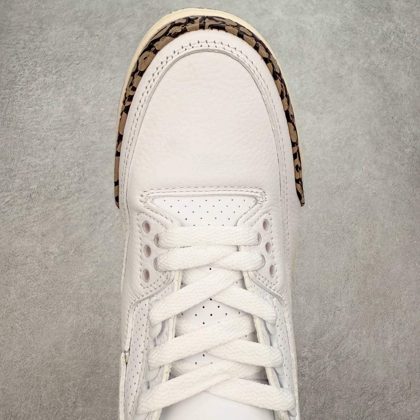 图片[4]-＃FQ福利特价 Air Jordan AJ3 系列 口碑大厂出品 原纸板楦头开发 定制优质皮料 完美鞋型匹配公司货 正确TPU鞋舌锁扣 最新原厂底模 大底卡色咬花完美 鞋柜必备鞋款 终端现货供应 尺码：40 40.5 41 42 42.5 43 44 44.5 45 46-选品中心