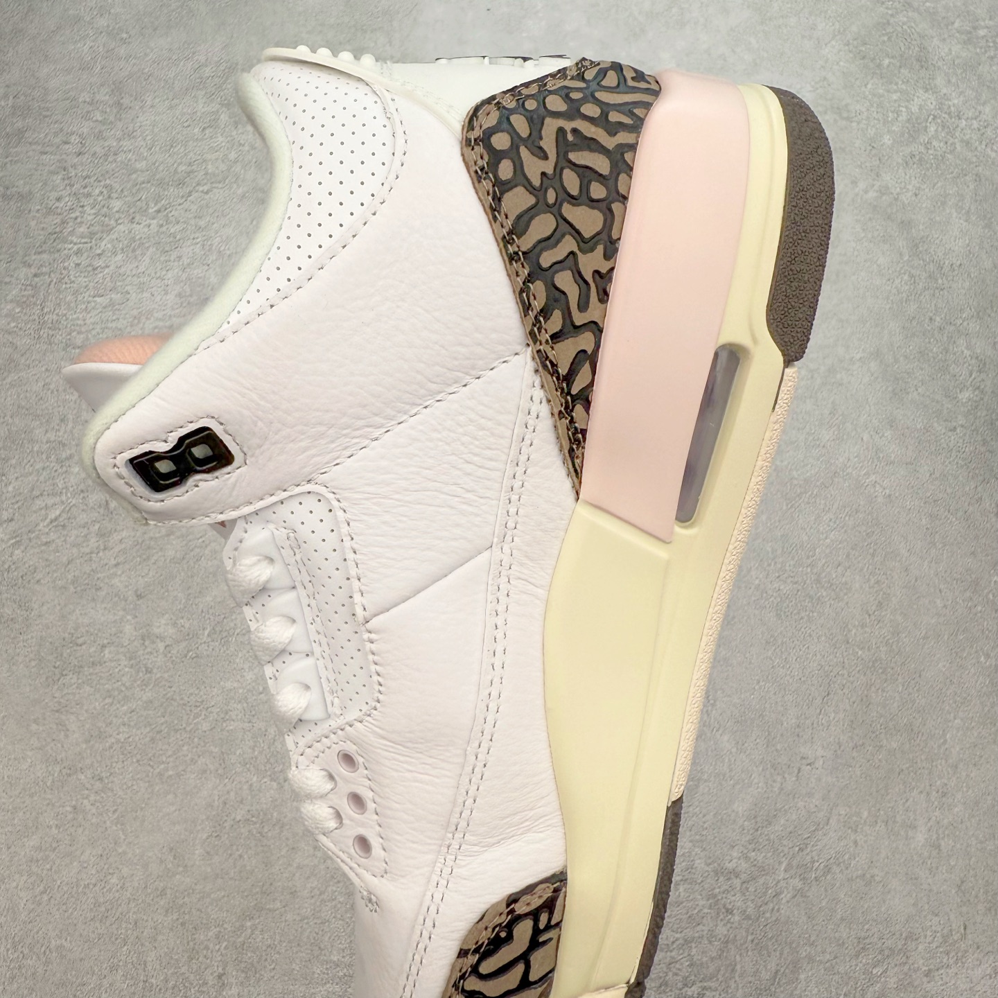 图片[7]-＃FQ福利特价 Air Jordan AJ3 系列 口碑大厂出品 原纸板楦头开发 定制优质皮料 完美鞋型匹配公司货 正确TPU鞋舌锁扣 最新原厂底模 大底卡色咬花完美 鞋柜必备鞋款 终端现货供应 尺码：40 40.5 41 42 42.5 43 44 44.5 45 46-选品中心