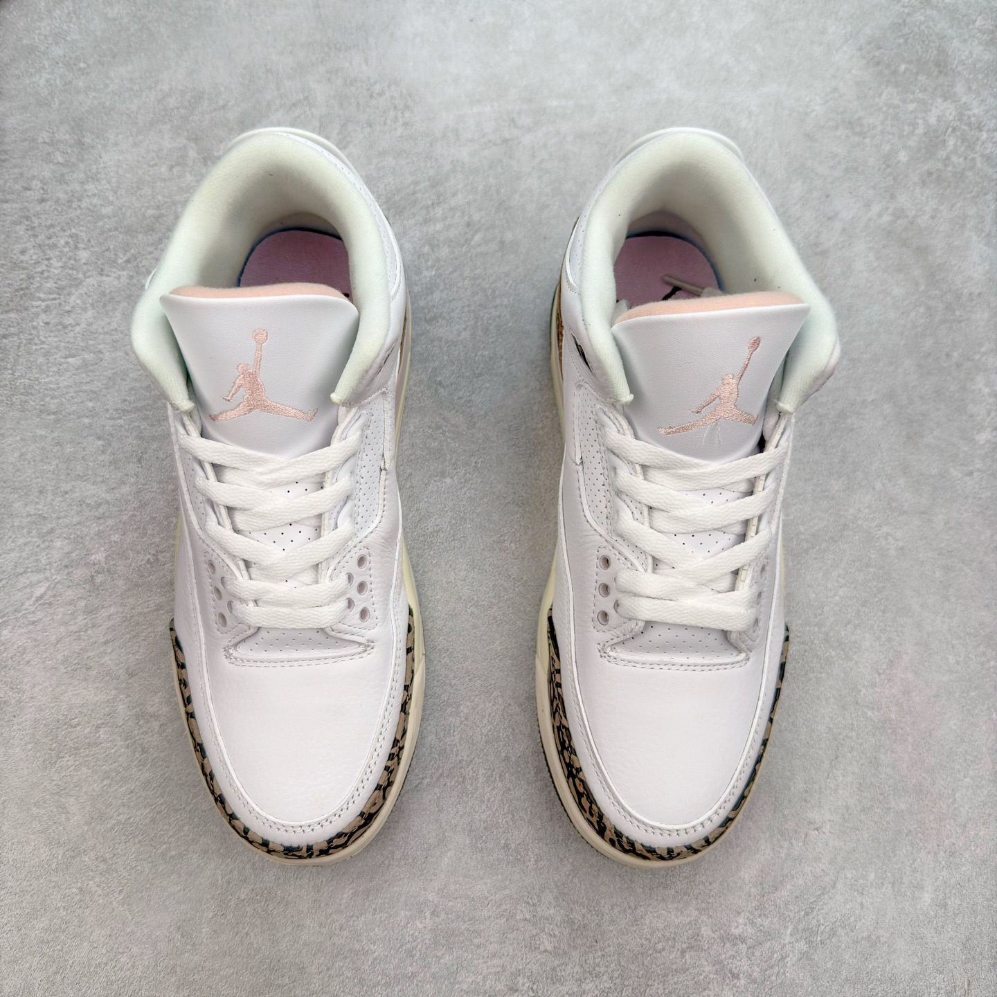 图片[2]-＃FQ福利特价 Air Jordan AJ3 系列 口碑大厂出品 原纸板楦头开发 定制优质皮料 完美鞋型匹配公司货 正确TPU鞋舌锁扣 最新原厂底模 大底卡色咬花完美 鞋柜必备鞋款 终端现货供应 尺码：40 40.5 41 42 42.5 43 44 44.5 45 46-选品中心