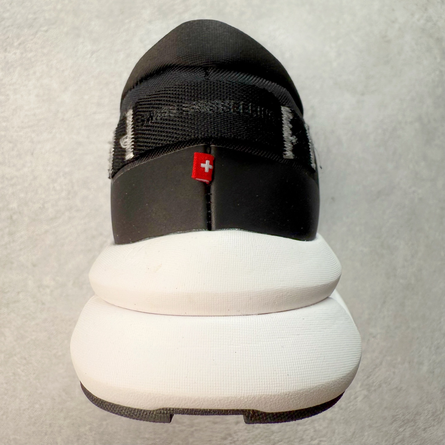 图片[8]-On昂跑 Cloudzone 柔软舒适防滑耐磨低帮休闲跑步鞋 昂跑运动品牌 开创于2010年 缓震着陆、强效回弹、轻柔质感的设计构思始终是ON研制关键 与此同时基于“为全球提供革新性的跑步感受”信念 陆续推出了多款跑鞋及其以专业运动人体跑步工程学为设计关键的功能性跑步服饰设备 让跑者不费力气地畅快畅跑 尺码：36 36.5 37.5 38 38.5 39 40 40.5 41 42 42.5 43 44 44.5 45-选品中心