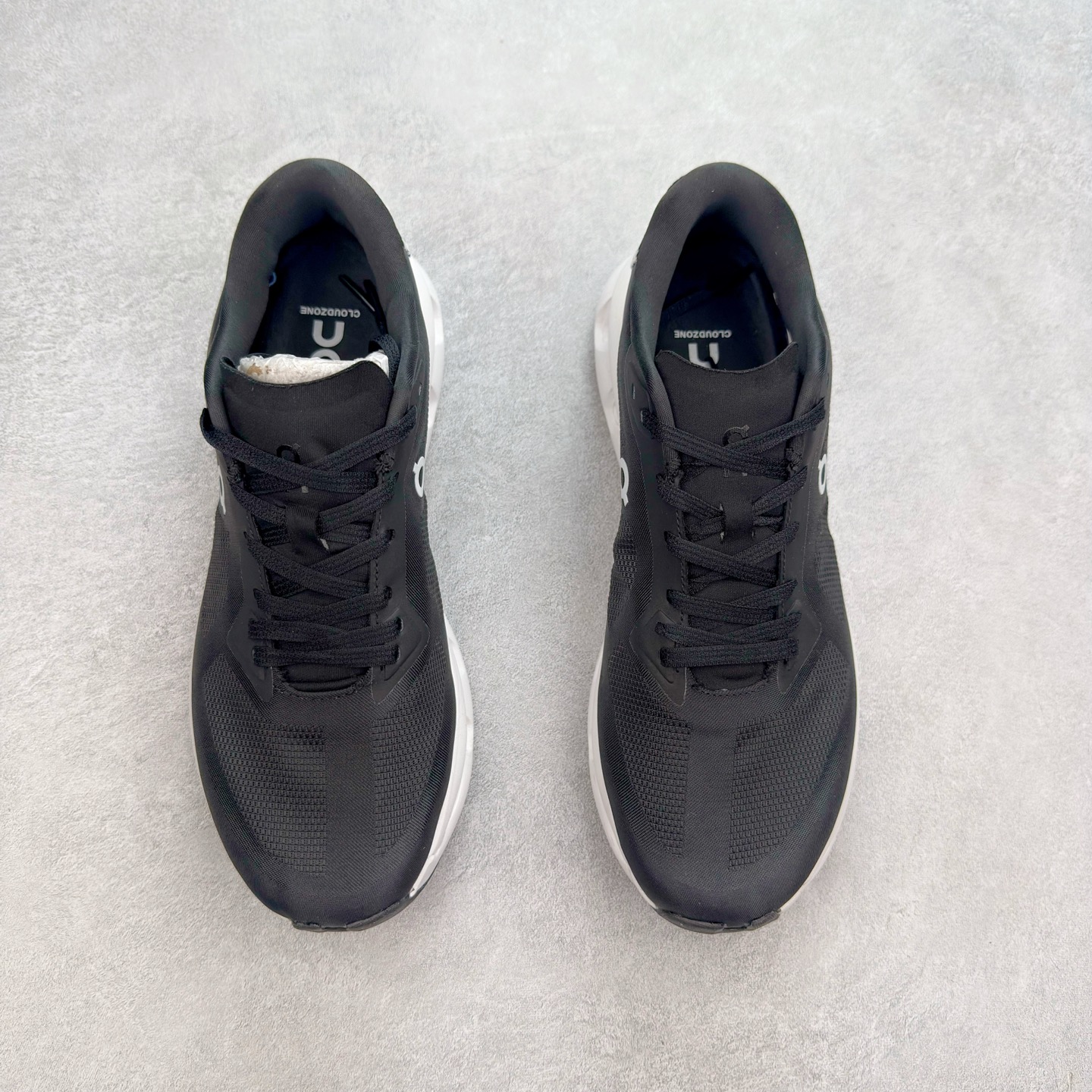 图片[2]-On昂跑 Cloudzone 柔软舒适防滑耐磨低帮休闲跑步鞋 昂跑运动品牌 开创于2010年 缓震着陆、强效回弹、轻柔质感的设计构思始终是ON研制关键 与此同时基于“为全球提供革新性的跑步感受”信念 陆续推出了多款跑鞋及其以专业运动人体跑步工程学为设计关键的功能性跑步服饰设备 让跑者不费力气地畅快畅跑 尺码：36 36.5 37.5 38 38.5 39 40 40.5 41 42 42.5 43 44 44.5 45-选品中心