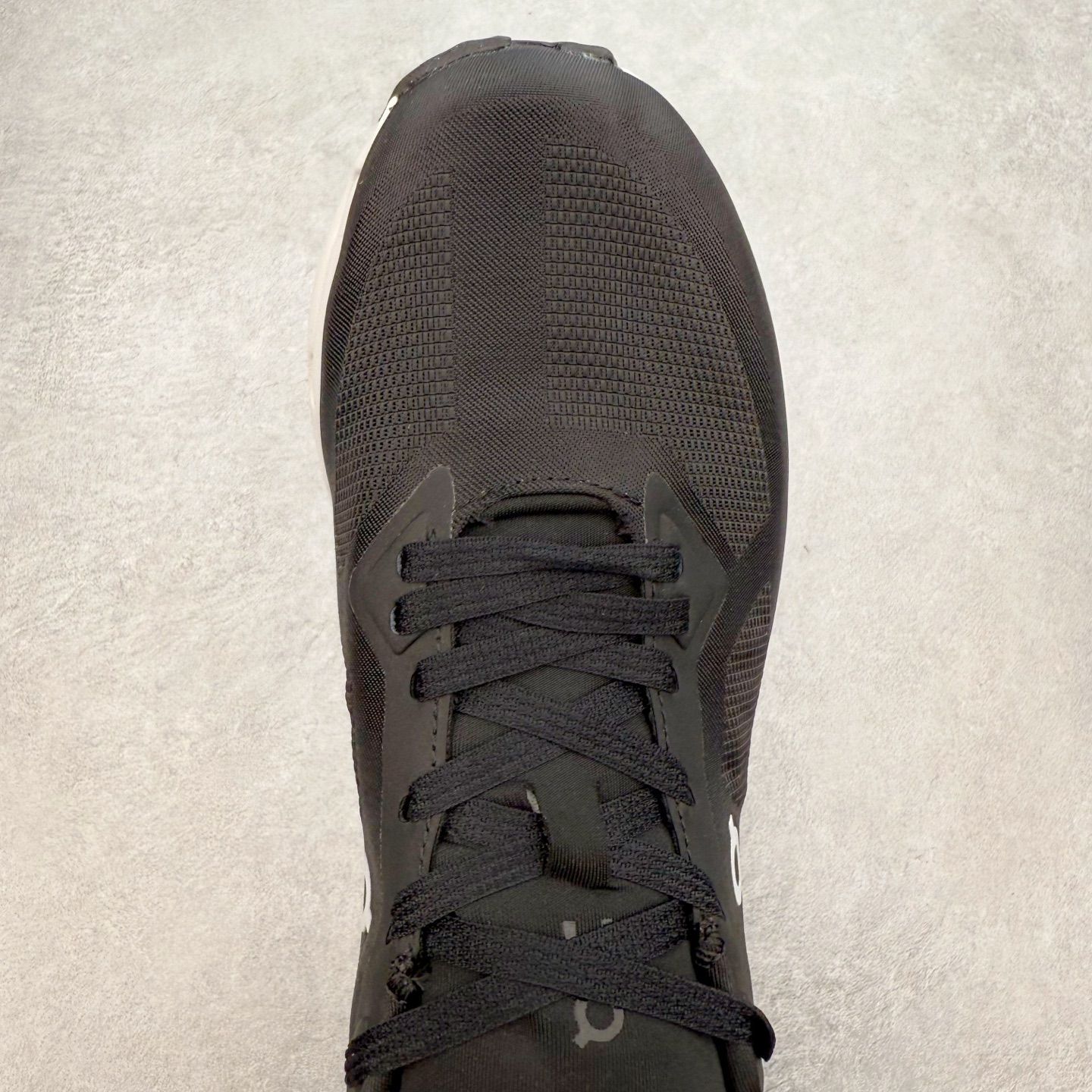 图片[4]-On昂跑 Cloudzone 柔软舒适防滑耐磨低帮休闲跑步鞋 昂跑运动品牌 开创于2010年 缓震着陆、强效回弹、轻柔质感的设计构思始终是ON研制关键 与此同时基于“为全球提供革新性的跑步感受”信念 陆续推出了多款跑鞋及其以专业运动人体跑步工程学为设计关键的功能性跑步服饰设备 让跑者不费力气地畅快畅跑 尺码：36 36.5 37.5 38 38.5 39 40 40.5 41 42 42.5 43 44 44.5 45-选品中心