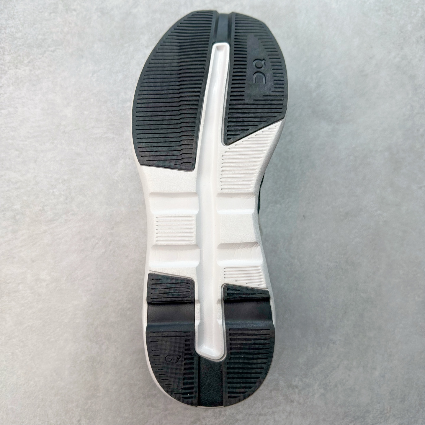 图片[9]-On昂跑 Cloudzone 柔软舒适防滑耐磨低帮休闲跑步鞋 昂跑运动品牌 开创于2010年 缓震着陆、强效回弹、轻柔质感的设计构思始终是ON研制关键 与此同时基于“为全球提供革新性的跑步感受”信念 陆续推出了多款跑鞋及其以专业运动人体跑步工程学为设计关键的功能性跑步服饰设备 让跑者不费力气地畅快畅跑 尺码：36 36.5 37.5 38 38.5 39 40 40.5 41 42 42.5 43 44 44.5 45-选品中心