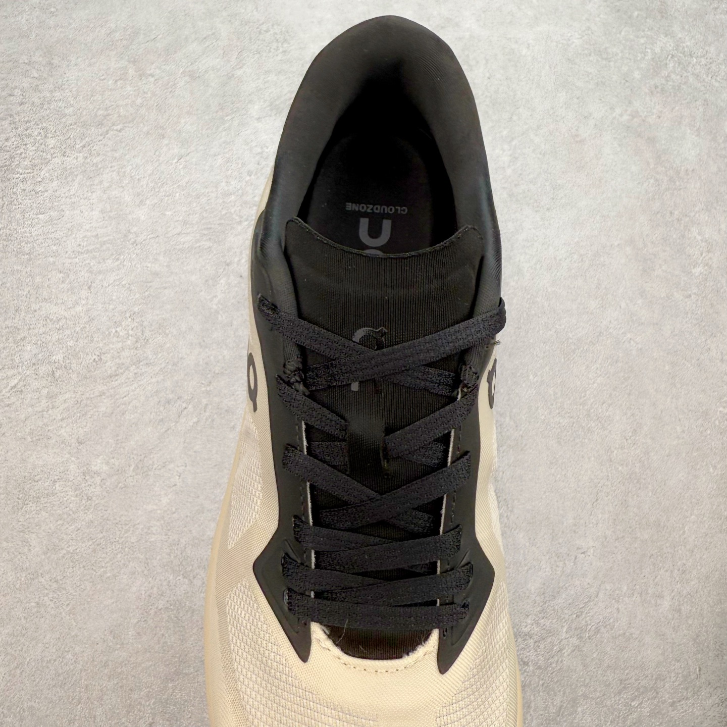 图片[5]-On昂跑 Cloudzone 柔软舒适防滑耐磨低帮休闲跑步鞋 昂跑运动品牌 开创于2010年 缓震着陆、强效回弹、轻柔质感的设计构思始终是ON研制关键 与此同时基于“为全球提供革新性的跑步感受”信念 陆续推出了多款跑鞋及其以专业运动人体跑步工程学为设计关键的功能性跑步服饰设备 让跑者不费力气地畅快畅跑 尺码：36 36.5 37.5 38 38.5 39 40 40.5 41 42 42.5 43 44 44.5 45-选品中心