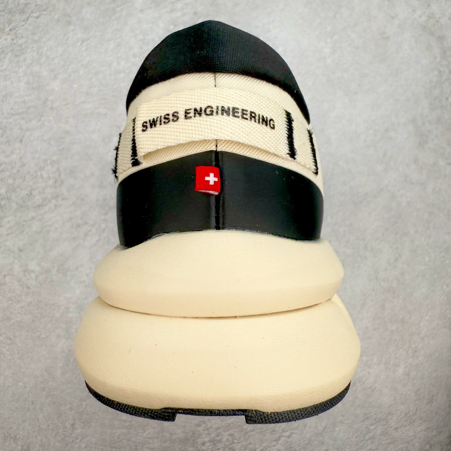 图片[8]-On昂跑 Cloudzone 柔软舒适防滑耐磨低帮休闲跑步鞋 昂跑运动品牌 开创于2010年 缓震着陆、强效回弹、轻柔质感的设计构思始终是ON研制关键 与此同时基于“为全球提供革新性的跑步感受”信念 陆续推出了多款跑鞋及其以专业运动人体跑步工程学为设计关键的功能性跑步服饰设备 让跑者不费力气地畅快畅跑 尺码：36 36.5 37.5 38 38.5 39 40 40.5 41 42 42.5 43 44 44.5 45-选品中心