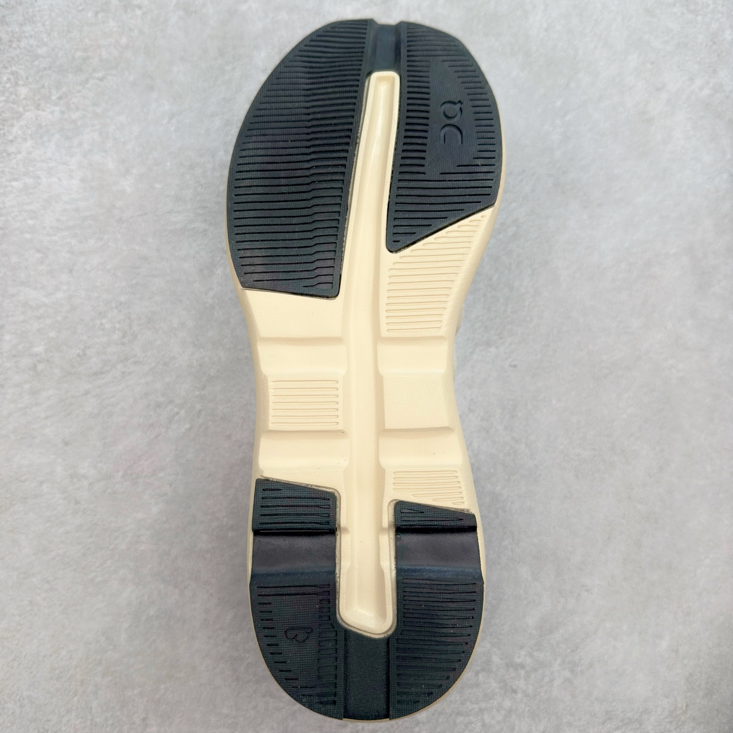 图片[9]-On昂跑 Cloudzone 柔软舒适防滑耐磨低帮休闲跑步鞋 昂跑运动品牌 开创于2010年 缓震着陆、强效回弹、轻柔质感的设计构思始终是ON研制关键 与此同时基于“为全球提供革新性的跑步感受”信念 陆续推出了多款跑鞋及其以专业运动人体跑步工程学为设计关键的功能性跑步服饰设备 让跑者不费力气地畅快畅跑 尺码：36 36.5 37.5 38 38.5 39 40 40.5 41 42 42.5 43 44 44.5 45-选品中心