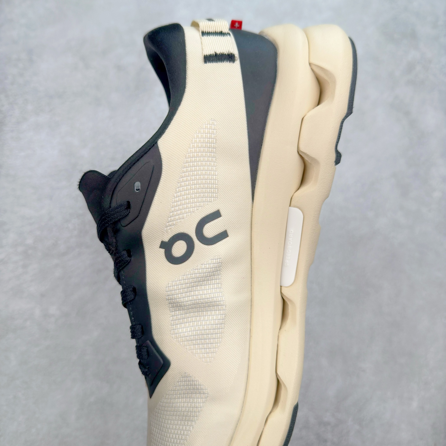 图片[7]-On昂跑 Cloudzone 柔软舒适防滑耐磨低帮休闲跑步鞋 昂跑运动品牌 开创于2010年 缓震着陆、强效回弹、轻柔质感的设计构思始终是ON研制关键 与此同时基于“为全球提供革新性的跑步感受”信念 陆续推出了多款跑鞋及其以专业运动人体跑步工程学为设计关键的功能性跑步服饰设备 让跑者不费力气地畅快畅跑 尺码：36 36.5 37.5 38 38.5 39 40 40.5 41 42 42.5 43 44 44.5 45-选品中心