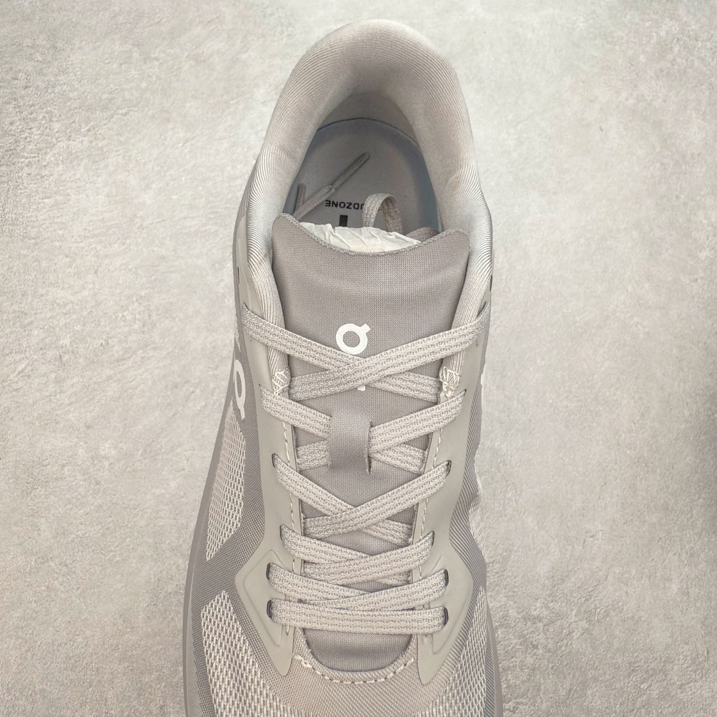 图片[5]-On昂跑 Cloudzone 柔软舒适防滑耐磨低帮休闲跑步鞋 昂跑运动品牌 开创于2010年 缓震着陆、强效回弹、轻柔质感的设计构思始终是ON研制关键 与此同时基于“为全球提供革新性的跑步感受”信念 陆续推出了多款跑鞋及其以专业运动人体跑步工程学为设计关键的功能性跑步服饰设备 让跑者不费力气地畅快畅跑 尺码：36 36.5 37.5 38 38.5 39 40 40.5 41 42 42.5 43 44 44.5 45-选品中心