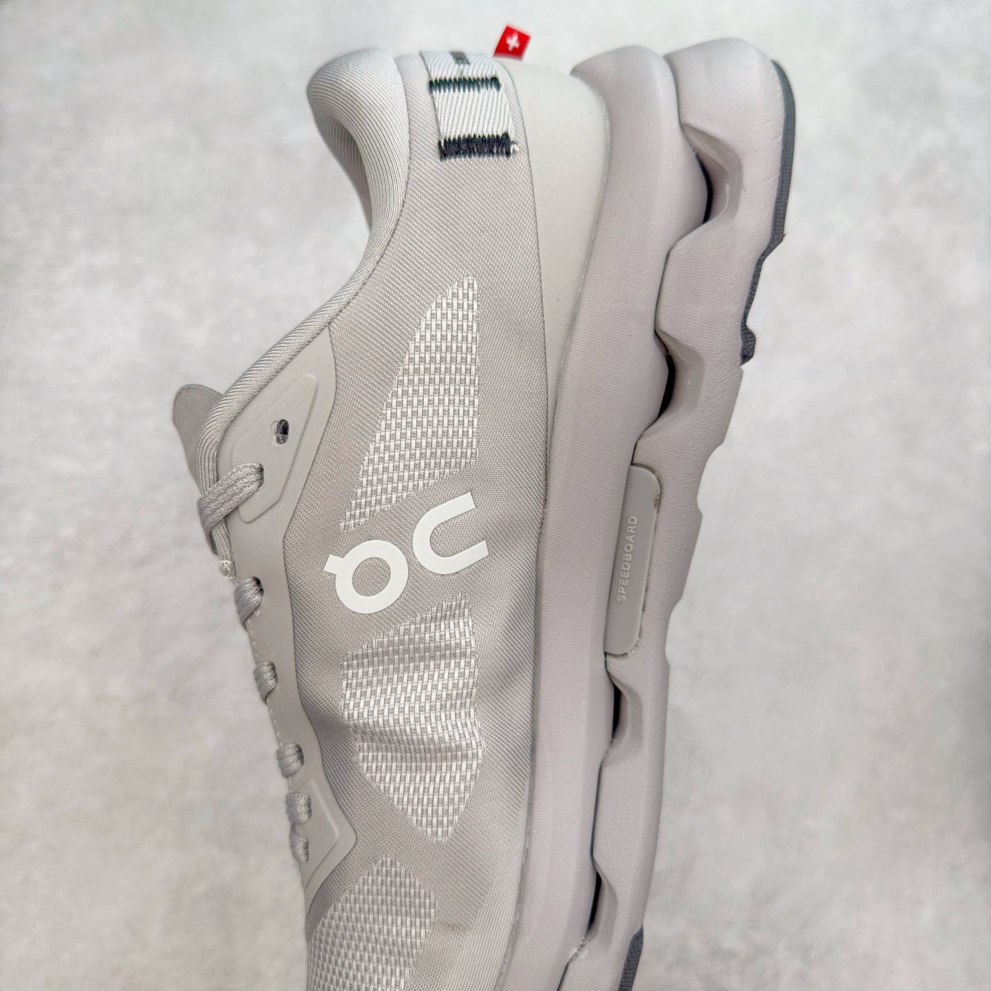 图片[7]-On昂跑 Cloudzone 柔软舒适防滑耐磨低帮休闲跑步鞋 昂跑运动品牌 开创于2010年 缓震着陆、强效回弹、轻柔质感的设计构思始终是ON研制关键 与此同时基于“为全球提供革新性的跑步感受”信念 陆续推出了多款跑鞋及其以专业运动人体跑步工程学为设计关键的功能性跑步服饰设备 让跑者不费力气地畅快畅跑 尺码：36 36.5 37.5 38 38.5 39 40 40.5 41 42 42.5 43 44 44.5 45-选品中心