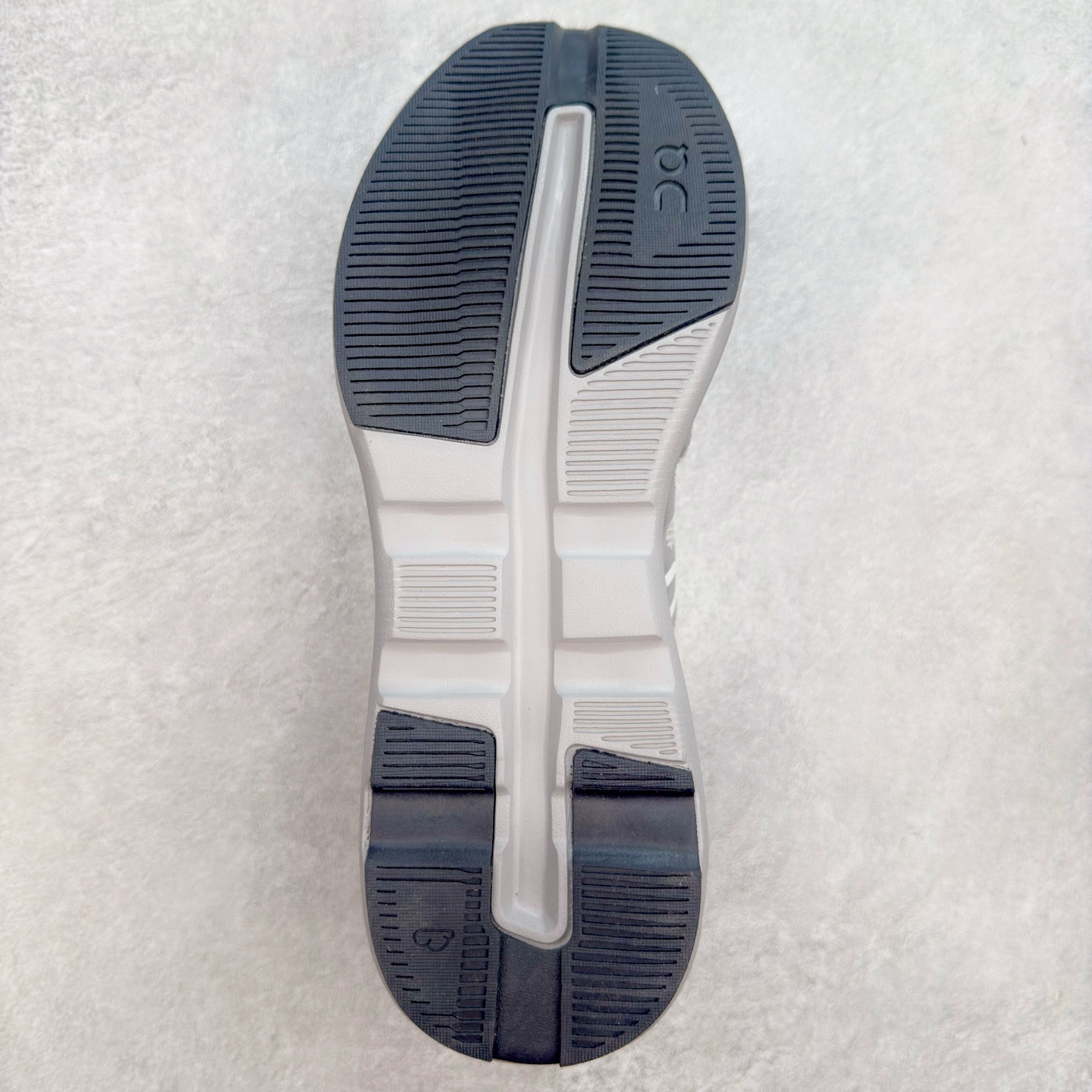 图片[9]-On昂跑 Cloudzone 柔软舒适防滑耐磨低帮休闲跑步鞋 昂跑运动品牌 开创于2010年 缓震着陆、强效回弹、轻柔质感的设计构思始终是ON研制关键 与此同时基于“为全球提供革新性的跑步感受”信念 陆续推出了多款跑鞋及其以专业运动人体跑步工程学为设计关键的功能性跑步服饰设备 让跑者不费力气地畅快畅跑 尺码：36 36.5 37.5 38 38.5 39 40 40.5 41 42 42.5 43 44 44.5 45-选品中心