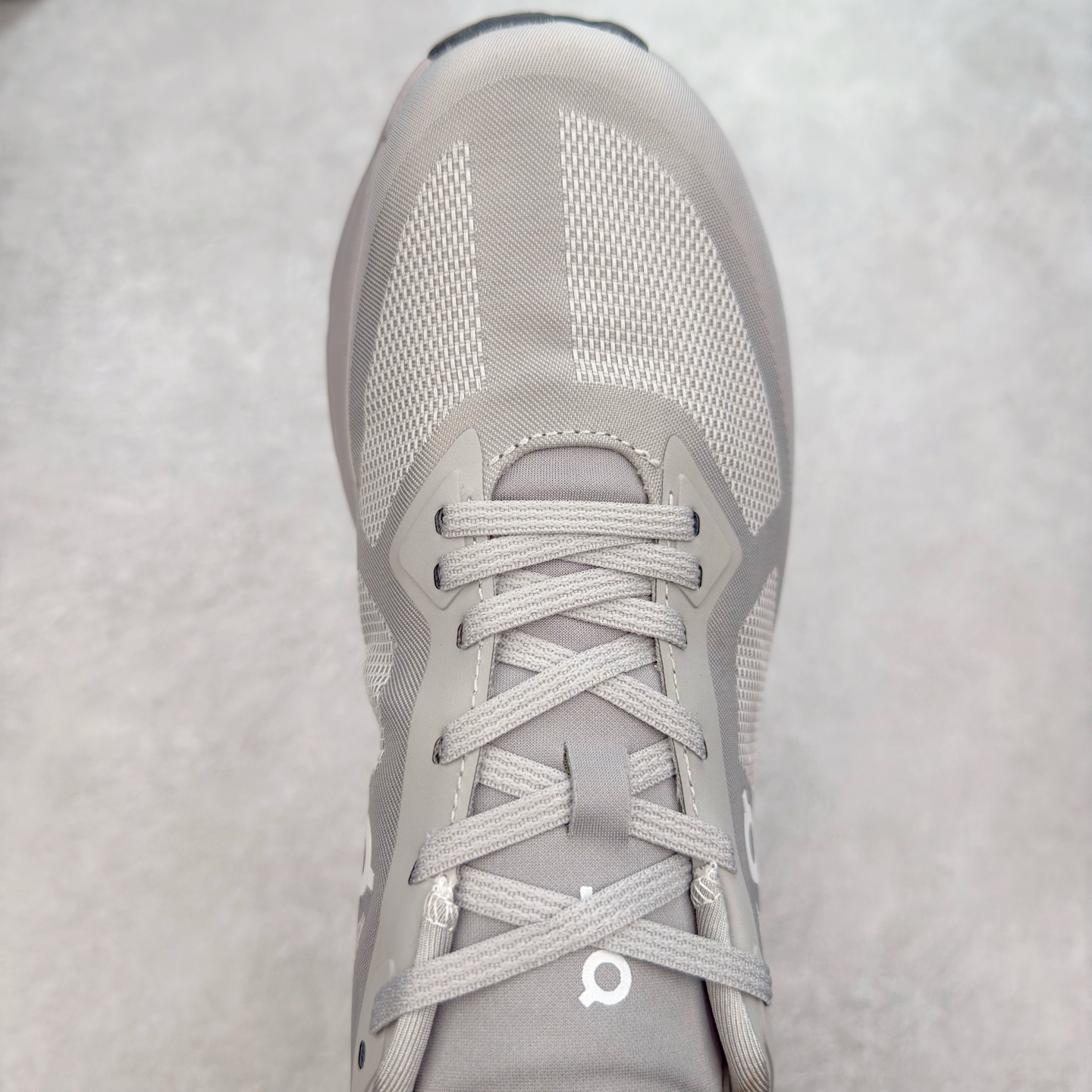 图片[4]-On昂跑 Cloudzone 柔软舒适防滑耐磨低帮休闲跑步鞋 昂跑运动品牌 开创于2010年 缓震着陆、强效回弹、轻柔质感的设计构思始终是ON研制关键 与此同时基于“为全球提供革新性的跑步感受”信念 陆续推出了多款跑鞋及其以专业运动人体跑步工程学为设计关键的功能性跑步服饰设备 让跑者不费力气地畅快畅跑 尺码：36 36.5 37.5 38 38.5 39 40 40.5 41 42 42.5 43 44 44.5 45-选品中心