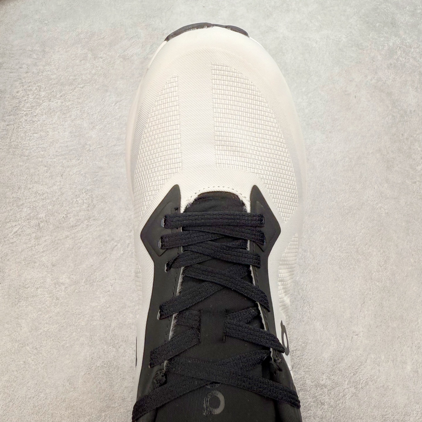 图片[4]-On昂跑 Cloudzone 柔软舒适防滑耐磨低帮休闲跑步鞋 昂跑运动品牌 开创于2010年 缓震着陆、强效回弹、轻柔质感的设计构思始终是ON研制关键 与此同时基于“为全球提供革新性的跑步感受”信念 陆续推出了多款跑鞋及其以专业运动人体跑步工程学为设计关键的功能性跑步服饰设备 让跑者不费力气地畅快畅跑 尺码：36 36.5 37.5 38 38.5 39 40 40.5 41 42 42.5 43 44 44.5 45-选品中心