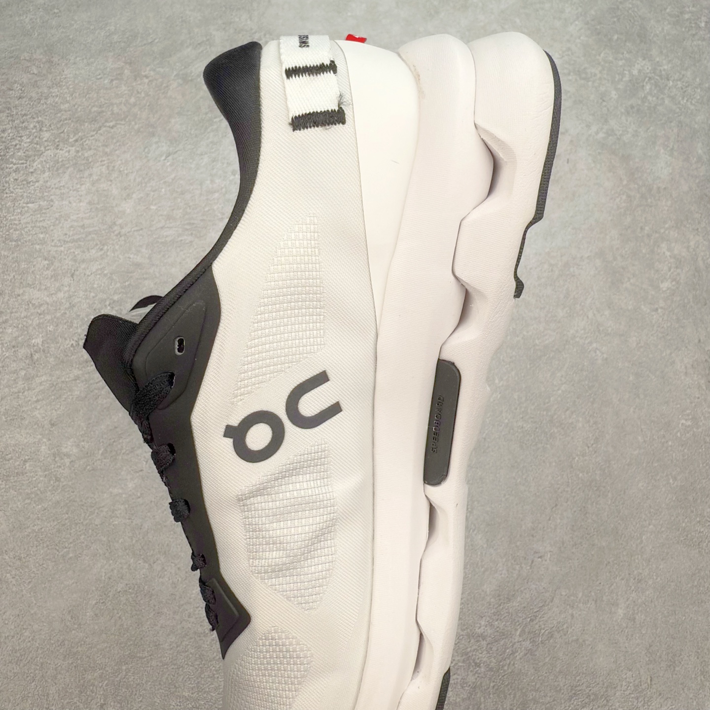 图片[7]-On昂跑 Cloudzone 柔软舒适防滑耐磨低帮休闲跑步鞋 昂跑运动品牌 开创于2010年 缓震着陆、强效回弹、轻柔质感的设计构思始终是ON研制关键 与此同时基于“为全球提供革新性的跑步感受”信念 陆续推出了多款跑鞋及其以专业运动人体跑步工程学为设计关键的功能性跑步服饰设备 让跑者不费力气地畅快畅跑 尺码：36 36.5 37.5 38 38.5 39 40 40.5 41 42 42.5 43 44 44.5 45-选品中心