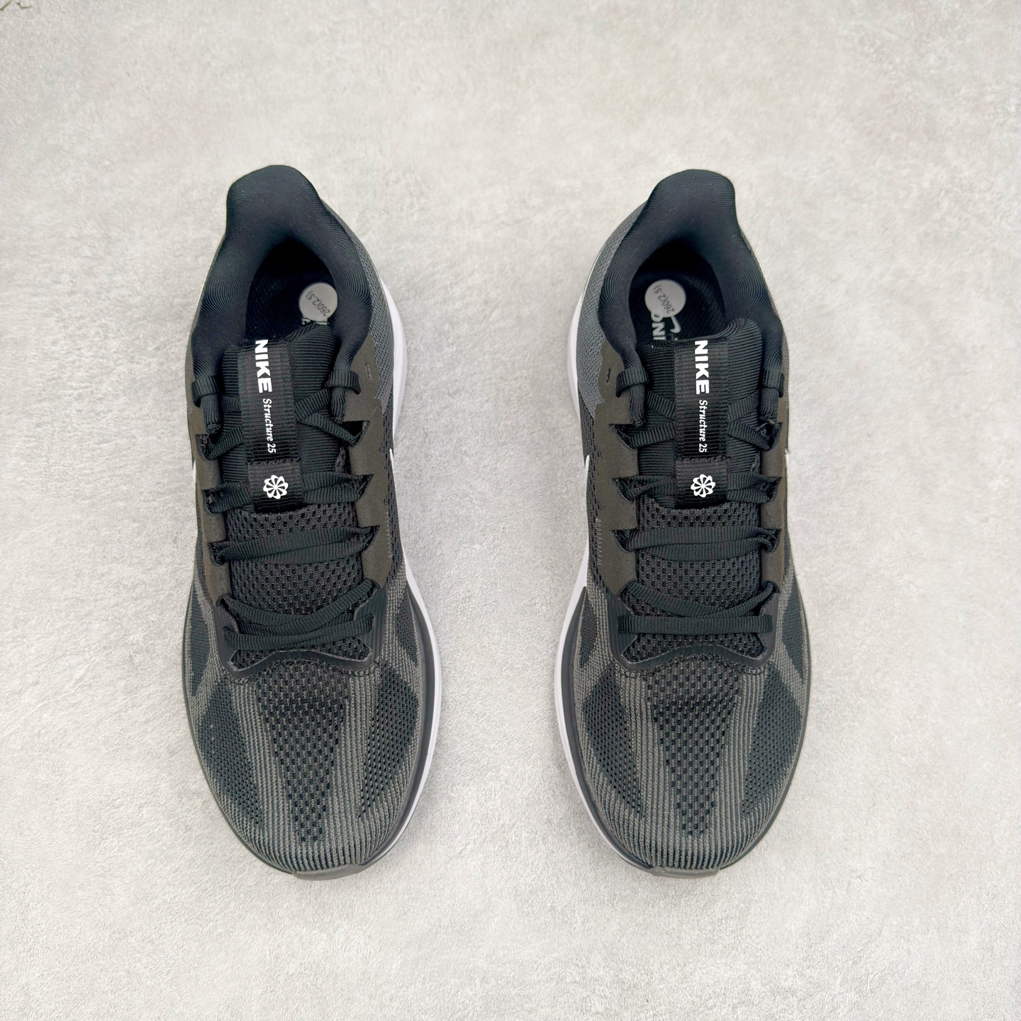 图片[2]-#TG纯原 NK Zoom Structure 25 舒适百搭低帮跑步鞋 独家渠道 市面未流通批次 奥莱直播间499 599一样的东西 碾压市面现存所有版本 公司一样的东西 超值回馈 帮你省钱 拥有 Zoom Air 一如既往的稳定感和流畅感 鞋面采用工程网眼设计 为特定高热区域营造出色透气性 进一步增加鞋面的穿孔数量 让足部能够快速散热 中足搭配 Flywire 飞线 在高速运动时营造舒适稳定的贴合感 内置Zoon气垫加持 动力十足 尺码：36 36.5 37.5 38 38.5 39 40 40.5 41 42 42.5 43 44 44.5 45-选品中心