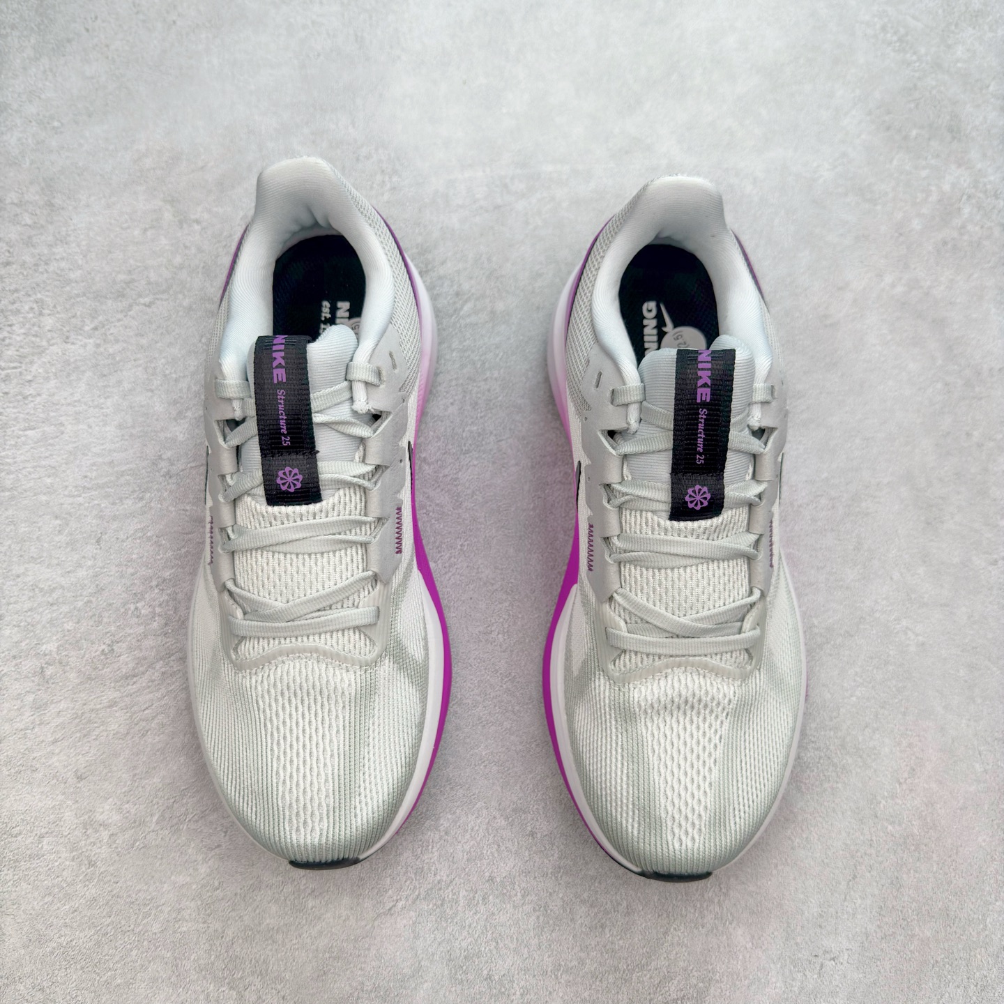 图片[2]-#TG纯原 NK Zoom Structure 25 舒适百搭低帮跑步鞋 独家渠道 市面未流通批次 奥莱直播间499 599一样的东西 碾压市面现存所有版本 公司一样的东西 超值回馈 帮你省钱 拥有 Zoom Air 一如既往的稳定感和流畅感 鞋面采用工程网眼设计 为特定高热区域营造出色透气性 进一步增加鞋面的穿孔数量 让足部能够快速散热 中足搭配 Flywire 飞线 在高速运动时营造舒适稳定的贴合感 内置Zoon气垫加持 动力十足 尺码：36 36.5 37.5 38 38.5 39 40 40.5 41 42 42.5 43 44 44.5 45-选品中心