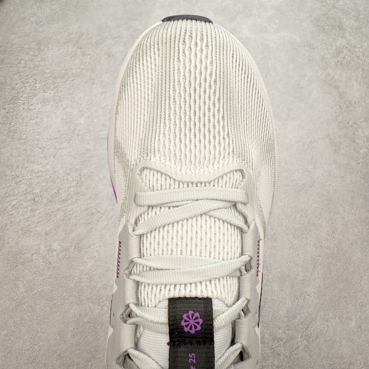 图片[4]-#TG纯原 NK Zoom Structure 25 舒适百搭低帮跑步鞋 独家渠道 市面未流通批次 奥莱直播间499 599一样的东西 碾压市面现存所有版本 公司一样的东西 超值回馈 帮你省钱 拥有 Zoom Air 一如既往的稳定感和流畅感 鞋面采用工程网眼设计 为特定高热区域营造出色透气性 进一步增加鞋面的穿孔数量 让足部能够快速散热 中足搭配 Flywire 飞线 在高速运动时营造舒适稳定的贴合感 内置Zoon气垫加持 动力十足 尺码：36 36.5 37.5 38 38.5 39 40 40.5 41 42 42.5 43 44 44.5 45-选品中心