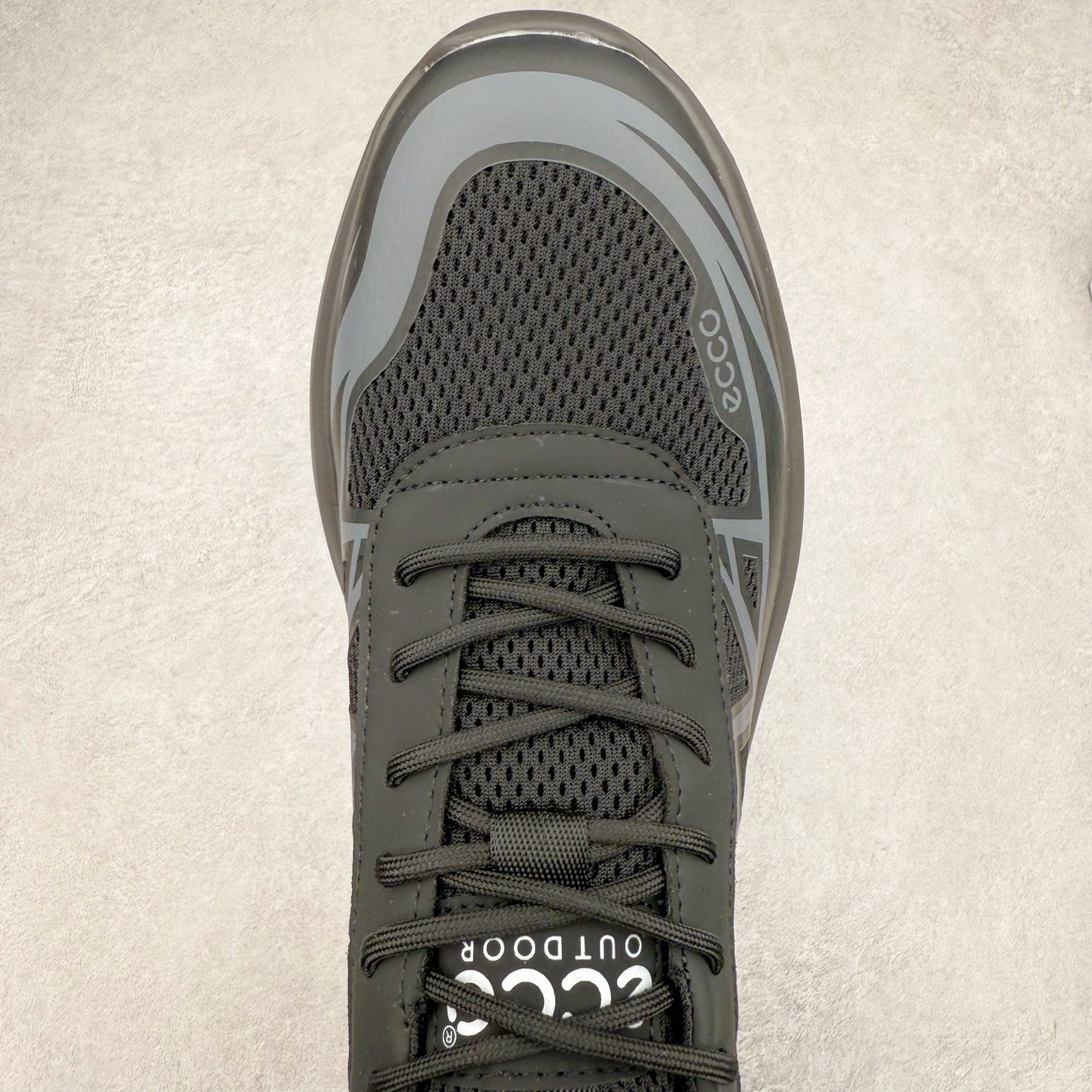 图片[4]-ECCO爱步男鞋 夏季运动鞋潮酷时尚跑步鞋男 街头户外系列 鞋面采用优质网布与皮质贴片手工制成，舒适透气肌肤，亲肤内里，透气性能良好 保持足底干爽舒适 简约系带设计 贴合双脚自由调配，便捷美观 坚韧耐用 防滑橡胶鞋底 缓冲缓震，耐磨柔软兼具舒适度 柔韧质感 打破繁琐选择 追逐自由态度 新潮个性 时尚有腔调 吸精力爆表 尺码：38 39 40 41 42 43 44 （皮鞋码）-选品中心