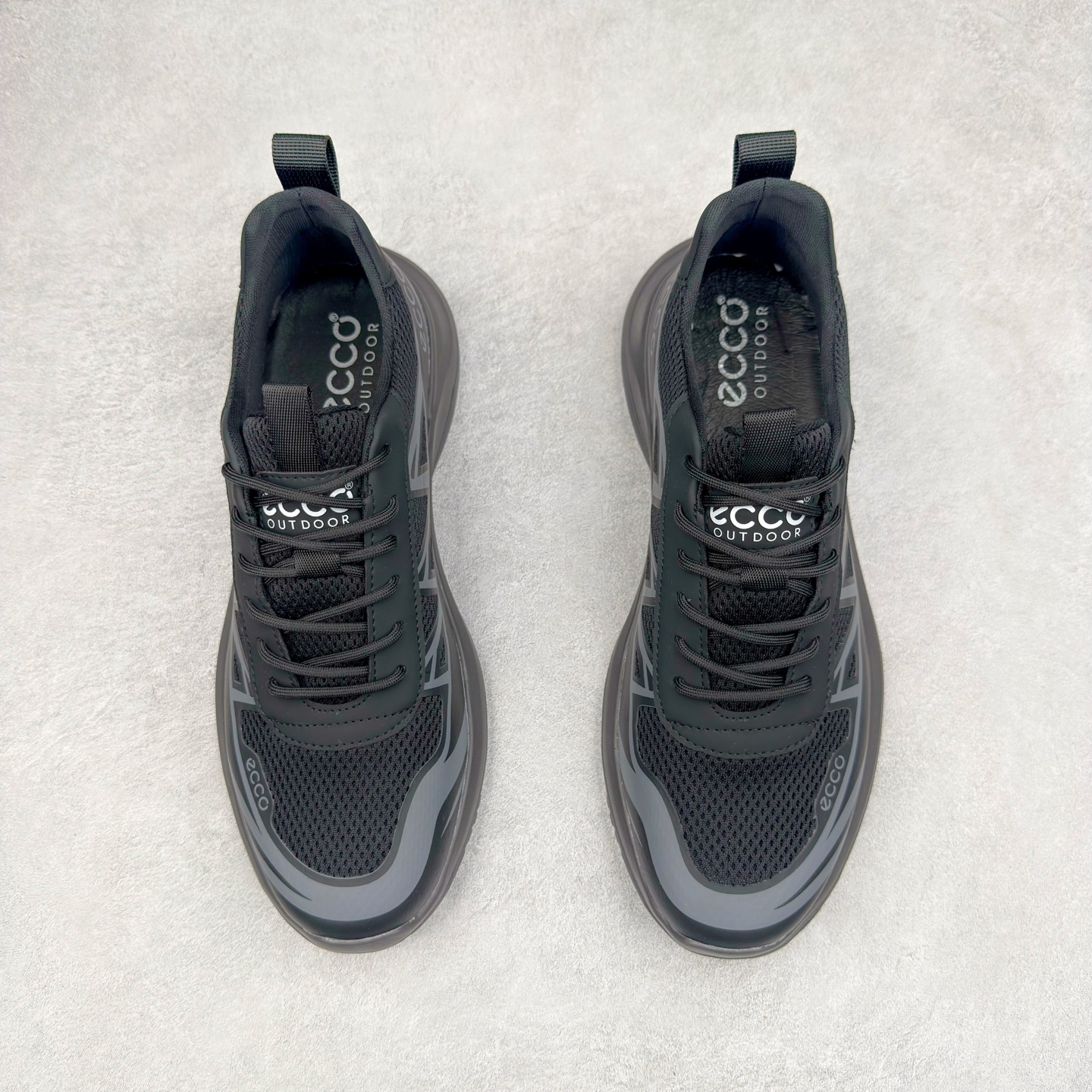 图片[2]-ECCO爱步男鞋 夏季运动鞋潮酷时尚跑步鞋男 街头户外系列 鞋面采用优质网布与皮质贴片手工制成，舒适透气肌肤，亲肤内里，透气性能良好 保持足底干爽舒适 简约系带设计 贴合双脚自由调配，便捷美观 坚韧耐用 防滑橡胶鞋底 缓冲缓震，耐磨柔软兼具舒适度 柔韧质感 打破繁琐选择 追逐自由态度 新潮个性 时尚有腔调 吸精力爆表 尺码：38 39 40 41 42 43 44 （皮鞋码）-选品中心