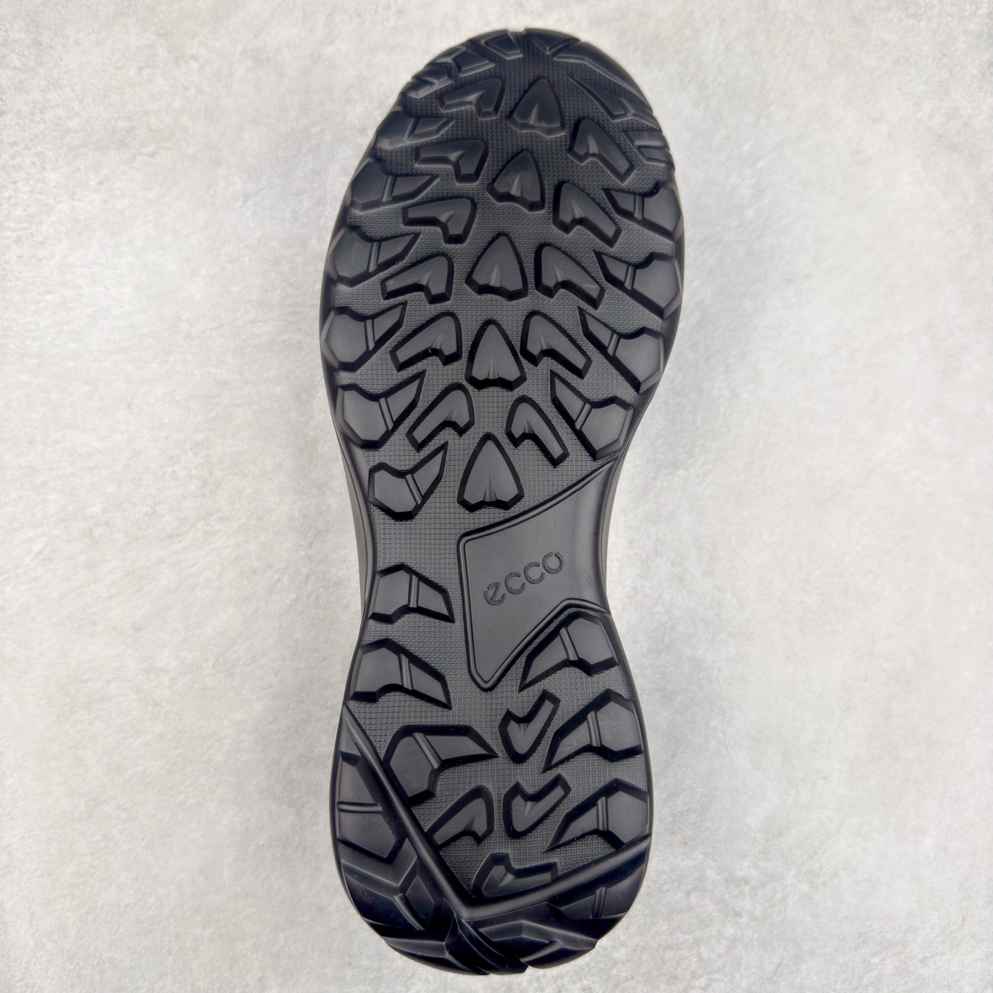 图片[9]-ECCO爱步男鞋 夏季运动鞋潮酷时尚跑步鞋男 街头户外系列 鞋面采用优质网布与皮质贴片手工制成，舒适透气肌肤，亲肤内里，透气性能良好 保持足底干爽舒适 简约系带设计 贴合双脚自由调配，便捷美观 坚韧耐用 防滑橡胶鞋底 缓冲缓震，耐磨柔软兼具舒适度 柔韧质感 打破繁琐选择 追逐自由态度 新潮个性 时尚有腔调 吸精力爆表 尺码：38 39 40 41 42 43 44 （皮鞋码）-选品中心