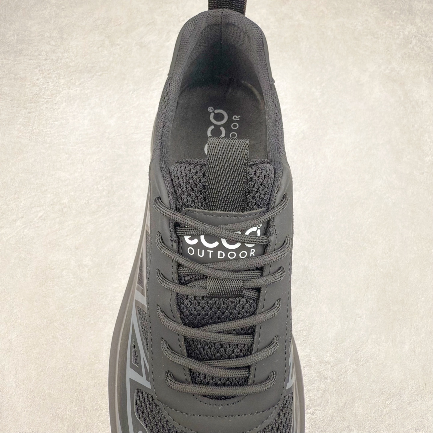 图片[5]-ECCO爱步男鞋 夏季运动鞋潮酷时尚跑步鞋男 街头户外系列 鞋面采用优质网布与皮质贴片手工制成，舒适透气肌肤，亲肤内里，透气性能良好 保持足底干爽舒适 简约系带设计 贴合双脚自由调配，便捷美观 坚韧耐用 防滑橡胶鞋底 缓冲缓震，耐磨柔软兼具舒适度 柔韧质感 打破繁琐选择 追逐自由态度 新潮个性 时尚有腔调 吸精力爆表 尺码：38 39 40 41 42 43 44 （皮鞋码）-选品中心