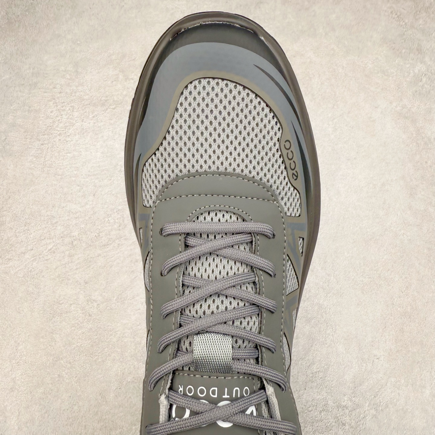 图片[4]-ECCO爱步男鞋 夏季运动鞋潮酷时尚跑步鞋男 街头户外系列 鞋面采用优质网布与皮质贴片手工制成，舒适透气肌肤，亲肤内里，透气性能良好 保持足底干爽舒适 简约系带设计 贴合双脚自由调配，便捷美观 坚韧耐用 防滑橡胶鞋底 缓冲缓震，耐磨柔软兼具舒适度 柔韧质感 打破繁琐选择 追逐自由态度 新潮个性 时尚有腔调 吸精力爆表 尺码：38 39 40 41 42 43 44 （皮鞋码）-选品中心