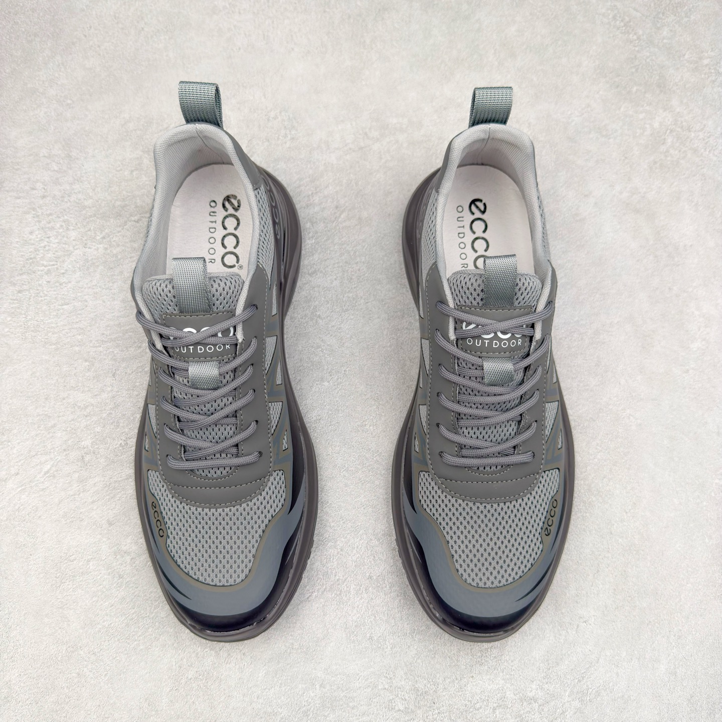 图片[2]-ECCO爱步男鞋 夏季运动鞋潮酷时尚跑步鞋男 街头户外系列 鞋面采用优质网布与皮质贴片手工制成，舒适透气肌肤，亲肤内里，透气性能良好 保持足底干爽舒适 简约系带设计 贴合双脚自由调配，便捷美观 坚韧耐用 防滑橡胶鞋底 缓冲缓震，耐磨柔软兼具舒适度 柔韧质感 打破繁琐选择 追逐自由态度 新潮个性 时尚有腔调 吸精力爆表 尺码：38 39 40 41 42 43 44 （皮鞋码）-选品中心