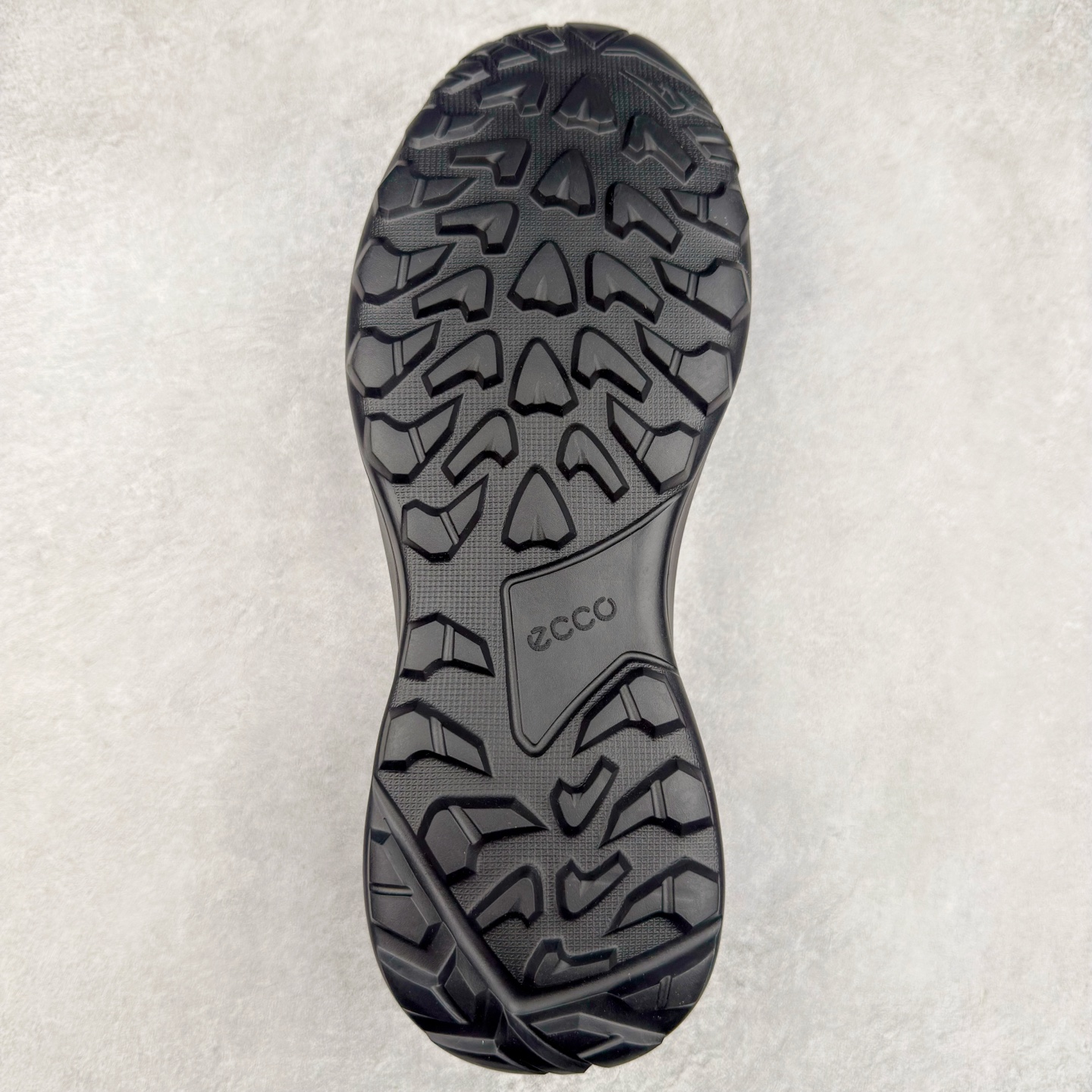 图片[9]-ECCO爱步男鞋 夏季运动鞋潮酷时尚跑步鞋男 街头户外系列 鞋面采用优质网布与皮质贴片手工制成，舒适透气肌肤，亲肤内里，透气性能良好 保持足底干爽舒适 简约系带设计 贴合双脚自由调配，便捷美观 坚韧耐用 防滑橡胶鞋底 缓冲缓震，耐磨柔软兼具舒适度 柔韧质感 打破繁琐选择 追逐自由态度 新潮个性 时尚有腔调 吸精力爆表 尺码：38 39 40 41 42 43 44 （皮鞋码）-选品中心