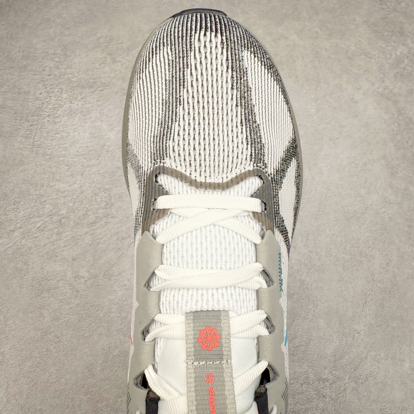 图片[4]-#TG纯原 NK Zoom Structure 25 舒适百搭低帮跑步鞋 独家渠道 市面未流通批次 奥莱直播间499 599一样的东西 碾压市面现存所有版本 公司一样的东西 超值回馈 帮你省钱 拥有 Zoom Air 一如既往的稳定感和流畅感 鞋面采用工程网眼设计 为特定高热区域营造出色透气性 进一步增加鞋面的穿孔数量 让足部能够快速散热 中足搭配 Flywire 飞线 在高速运动时营造舒适稳定的贴合感 内置Zoon气垫加持 动力十足 尺码：36 36.5 37.5 38 38.5 39 40 40.5 41 42 42.5 43 44 44.5 45-选品中心