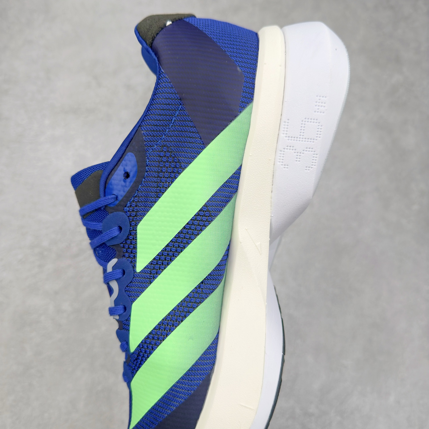 图片[7]-AD Adizero Boston 13 夏季透气网眼竞速跑鞋 JS4944 融合Lightstrike和Lightstrike Pro技术 采用乙烯/乙酸乙烯酯(EVA)材质 打造舒适中底 含ENERGYROD能量碳柱 旨在为步伐添活力 尺码：36 36.5 37 38 38.5 39 40 40.5 41 42 42.5 43 44 44.5 45-选品中心